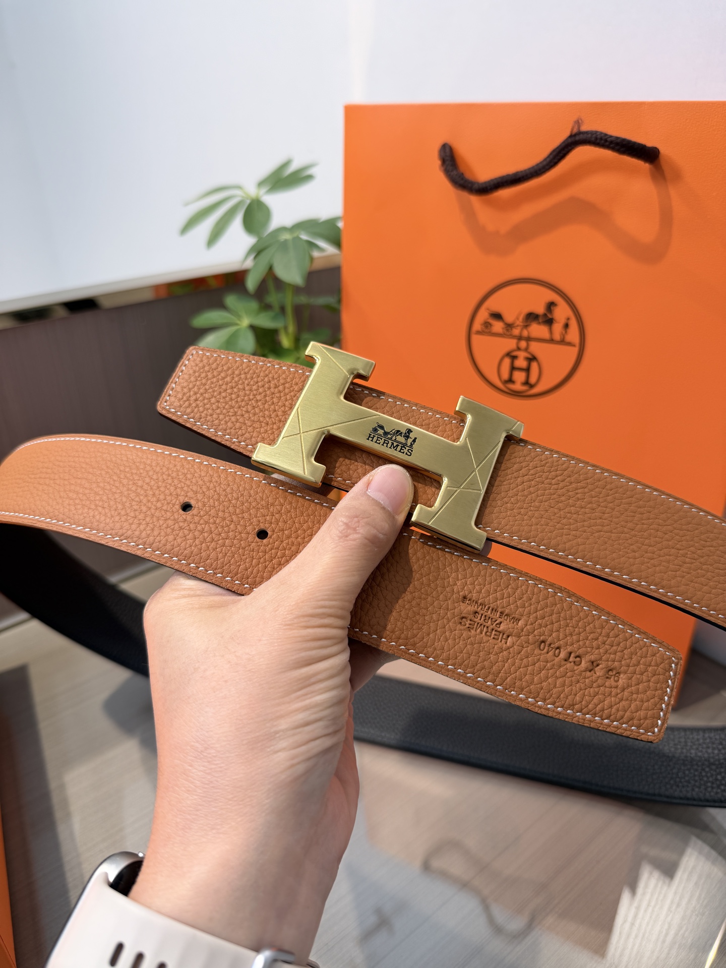 Hermes爱马仕 男士双面皮腰带38mm，双面头层牛皮，双面可用，搭配精品钢扣五金，做工精致，实物拍摄