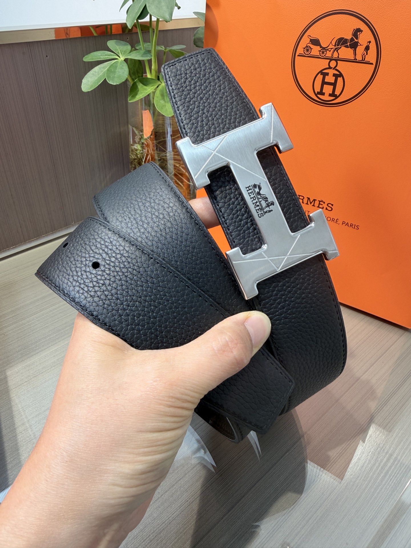 Hermes爱马仕 男士双面皮腰带38mm，双面头层牛皮，双面可用，搭配精品钢扣五金，做工精致，实物拍摄