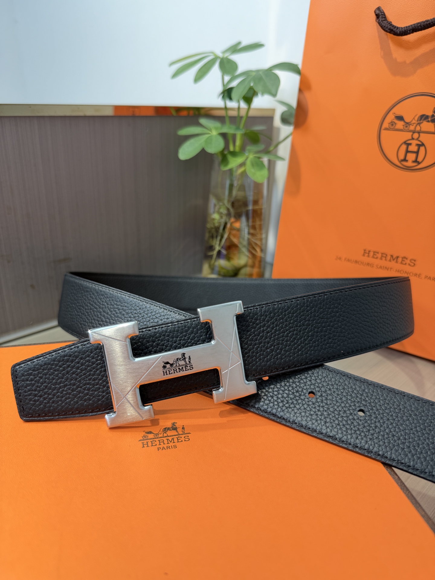 Hermes爱马仕 男士双面皮腰带38mm，双面头层牛皮，双面可用，搭配精品钢扣五金，做工精致，实物拍摄