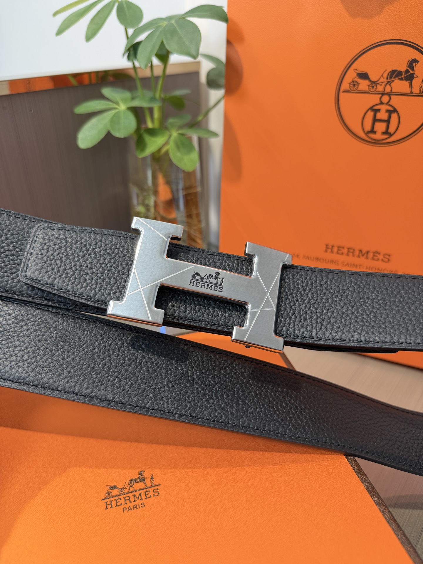 Hermes爱马仕 男士双面皮腰带38mm，双面头层牛皮，双面可用，搭配精品钢扣五金，做工精致，实物拍摄