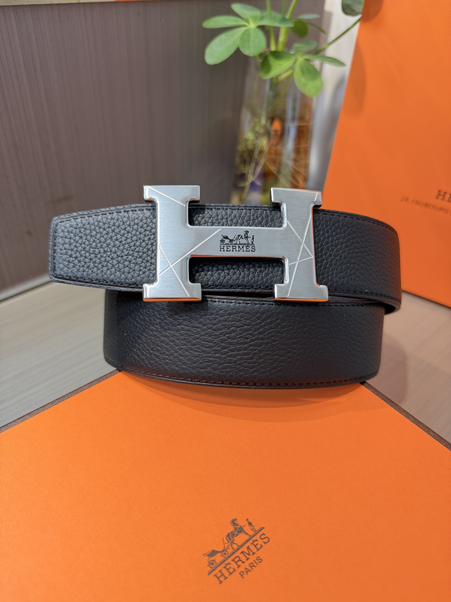 Hermes爱马仕 男士双面皮腰带38mm，双面头层牛皮，双面可用，搭配精品钢扣五金，做工精致，实物拍摄