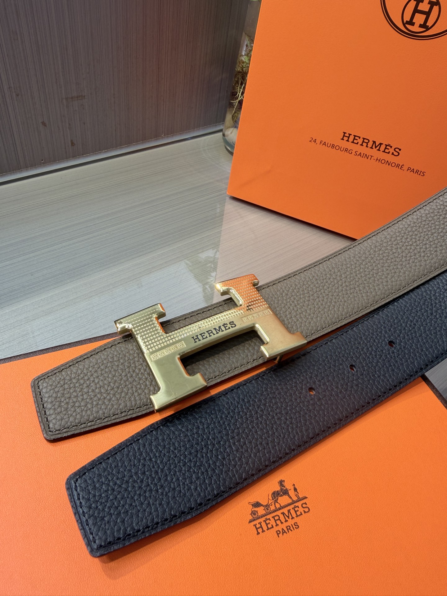 Hermes爱马仕 男士双面皮腰带38mm，双面头层牛皮，双面可用，搭配精品钢扣五金，做工精致，实物拍摄