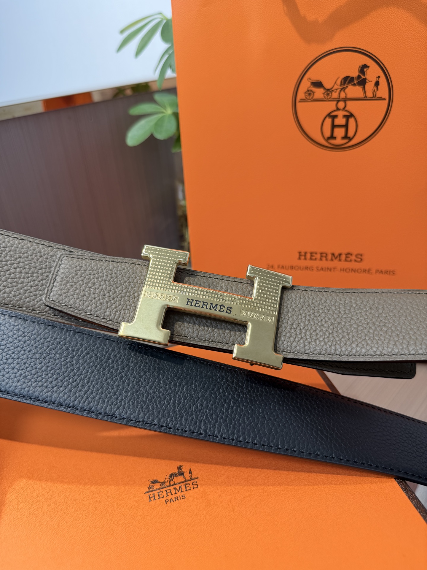 Hermes爱马仕 男士双面皮腰带38mm，双面头层牛皮，双面可用，搭配精品钢扣五金，做工精致，实物拍摄