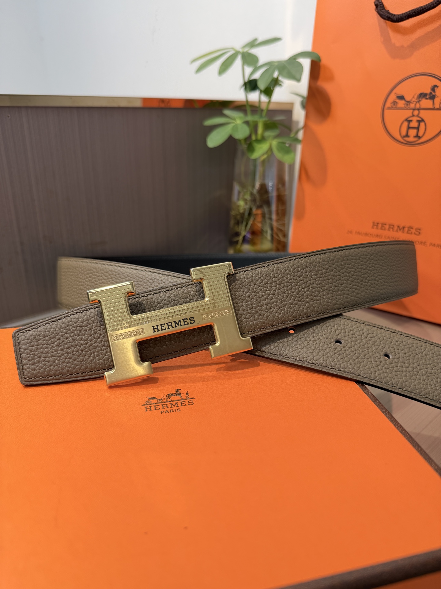 Hermes爱马仕 男士双面皮腰带38mm，双面头层牛皮，双面可用，搭配精品钢扣五金，做工精致，实物拍摄