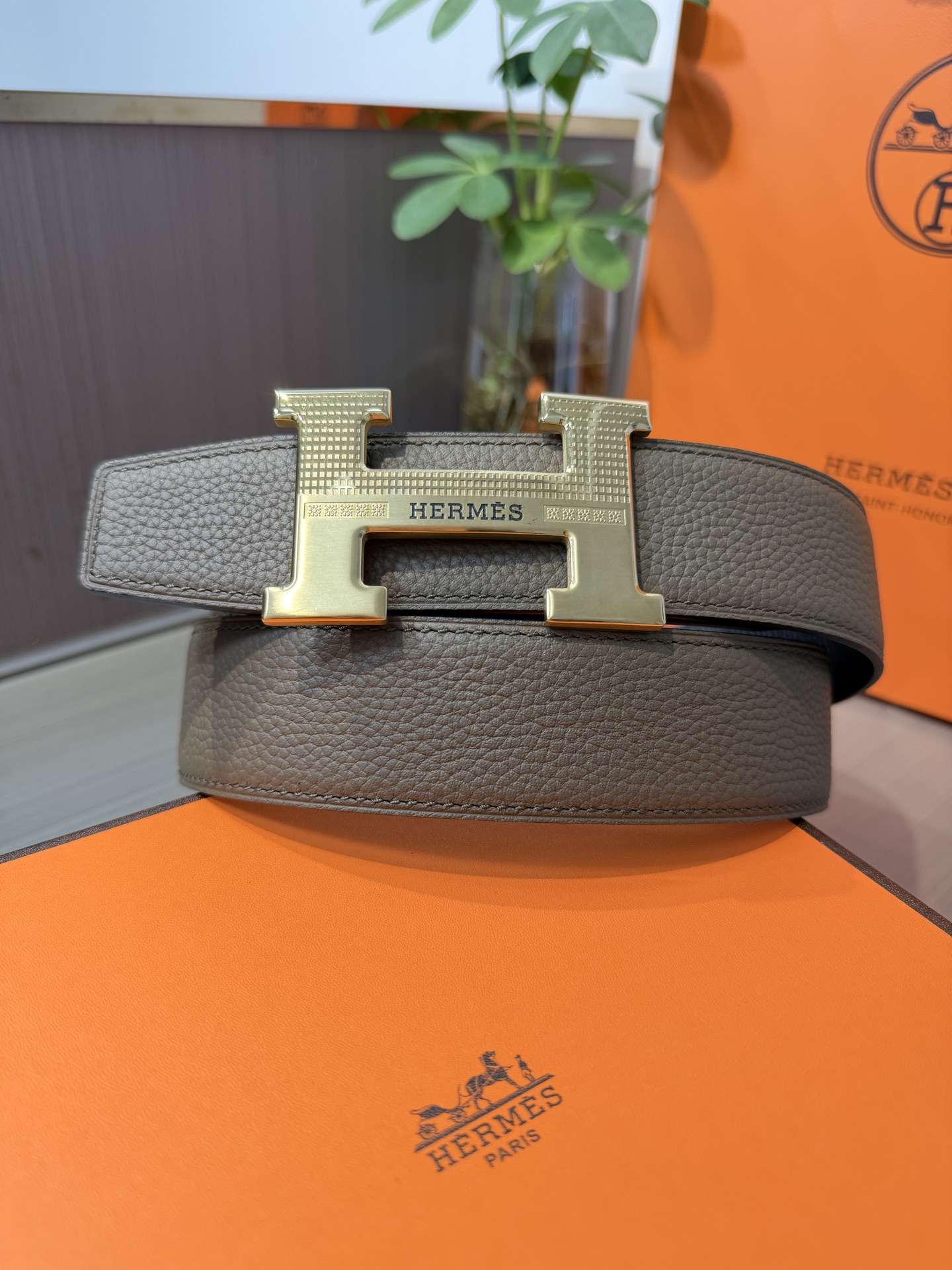 Hermes爱马仕 男士双面皮腰带38mm，双面头层牛皮，双面可用，搭配精品钢扣五金，做工精致，实物拍摄