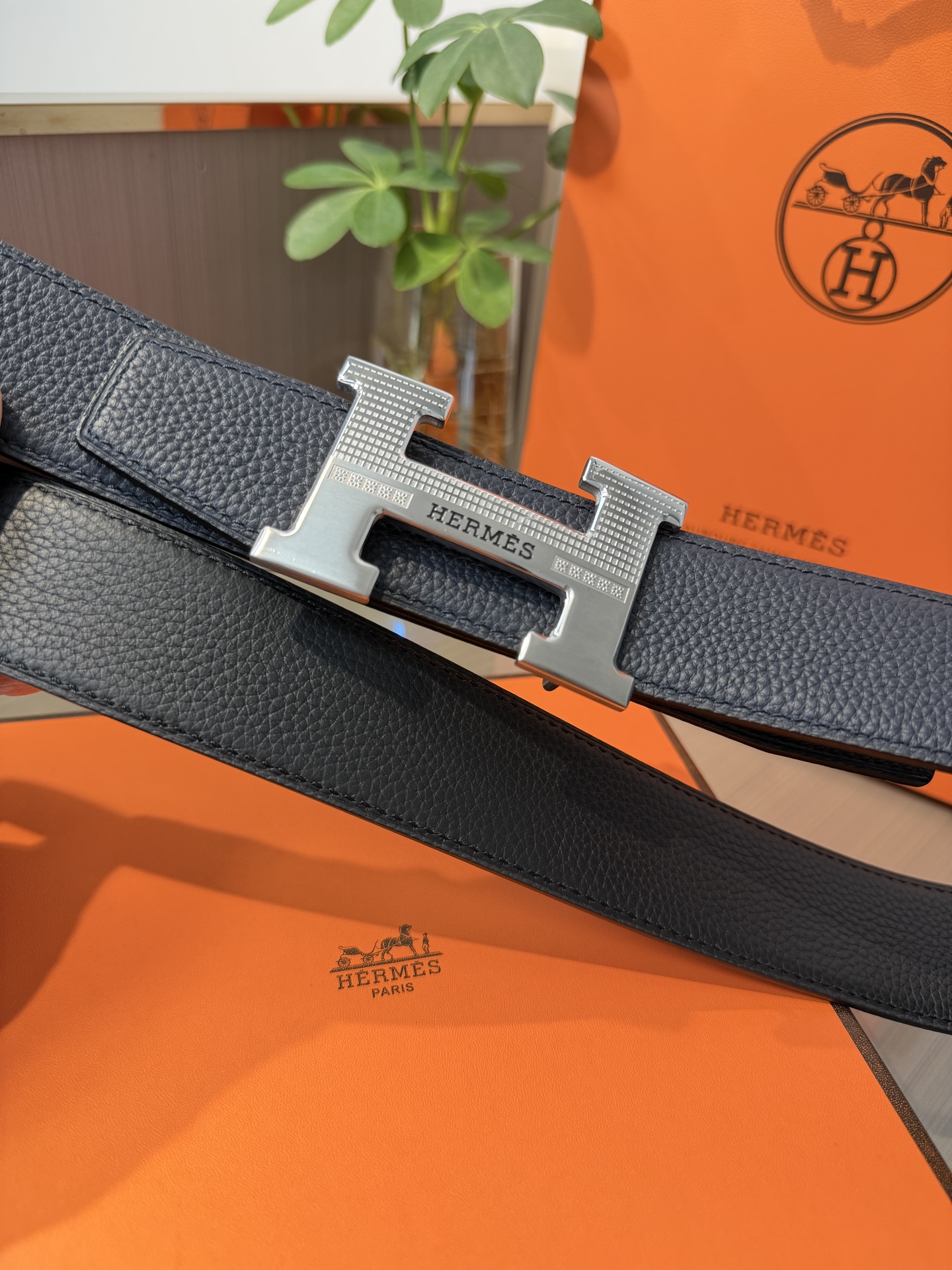 Hermes爱马仕 男士双面皮腰带38mm，双面头层牛皮，双面可用，搭配精品钢扣五金，做工精致，实物拍摄