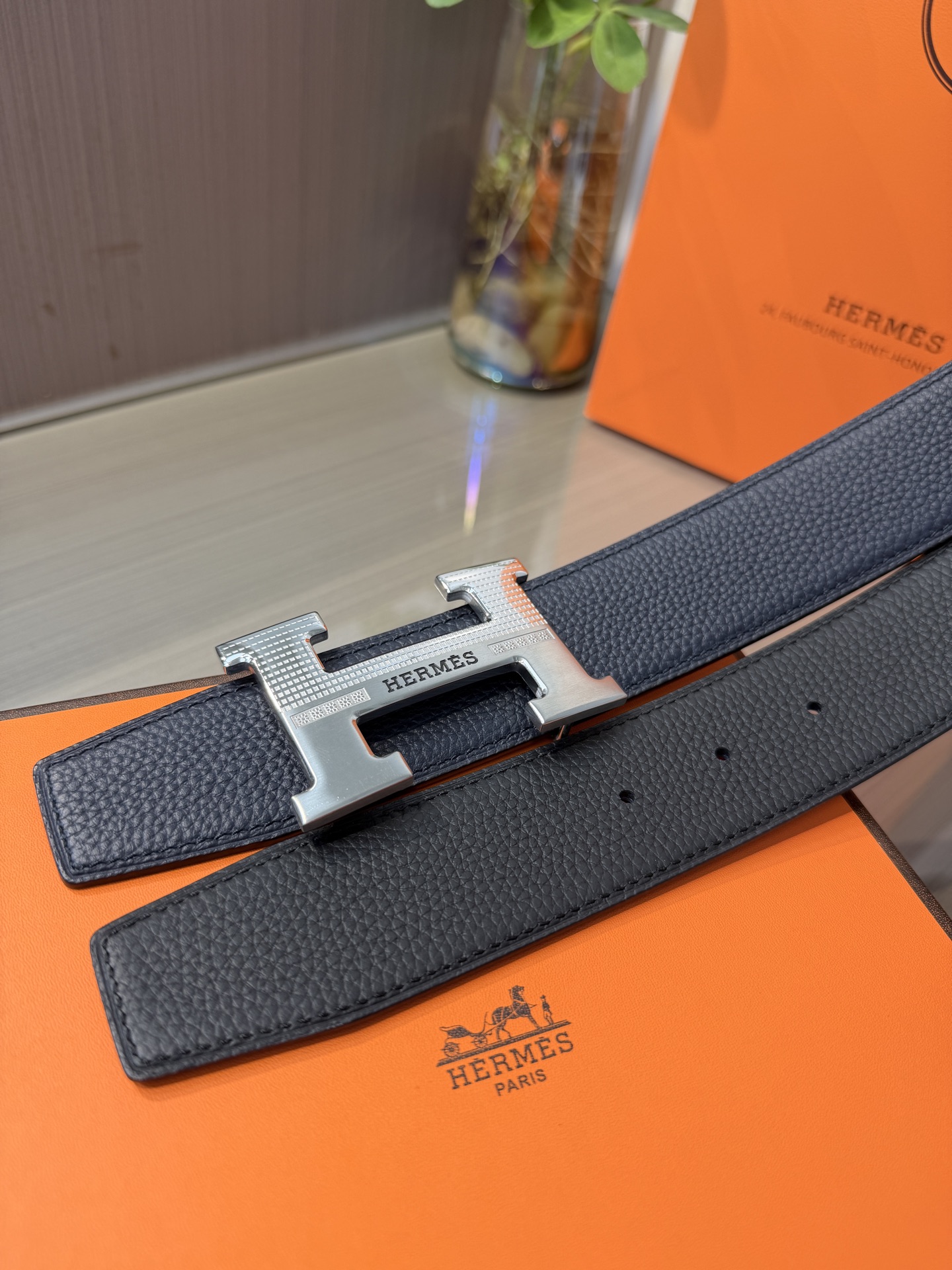 Hermes爱马仕 男士双面皮腰带38mm，双面头层牛皮，双面可用，搭配精品钢扣五金，做工精致，实物拍摄