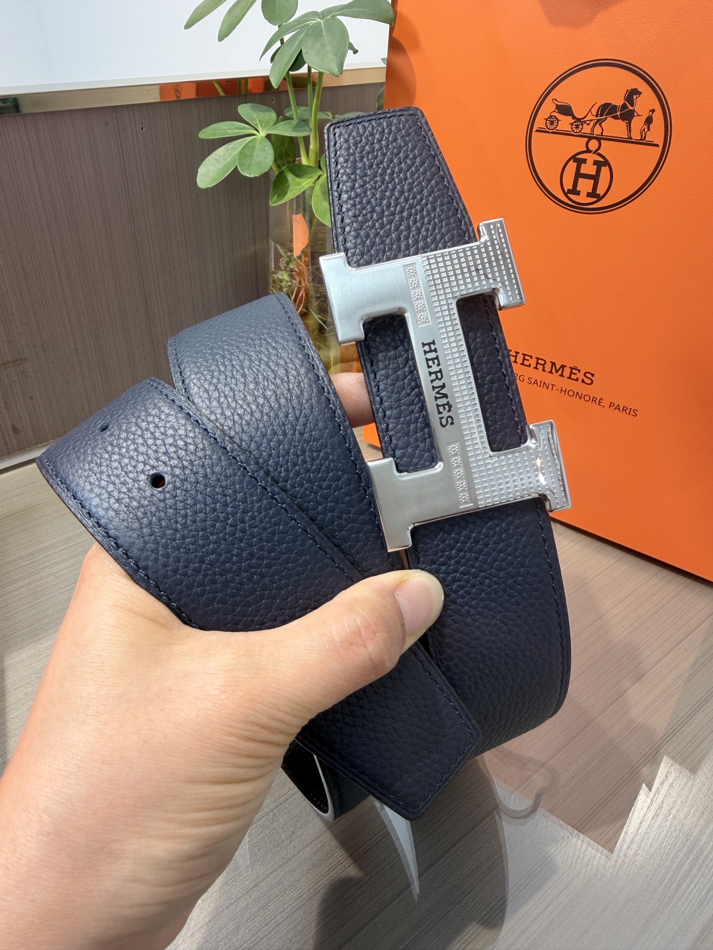 Hermes爱马仕 男士双面皮腰带38mm，双面头层牛皮，双面可用，搭配精品钢扣五金，做工精致，实物拍摄