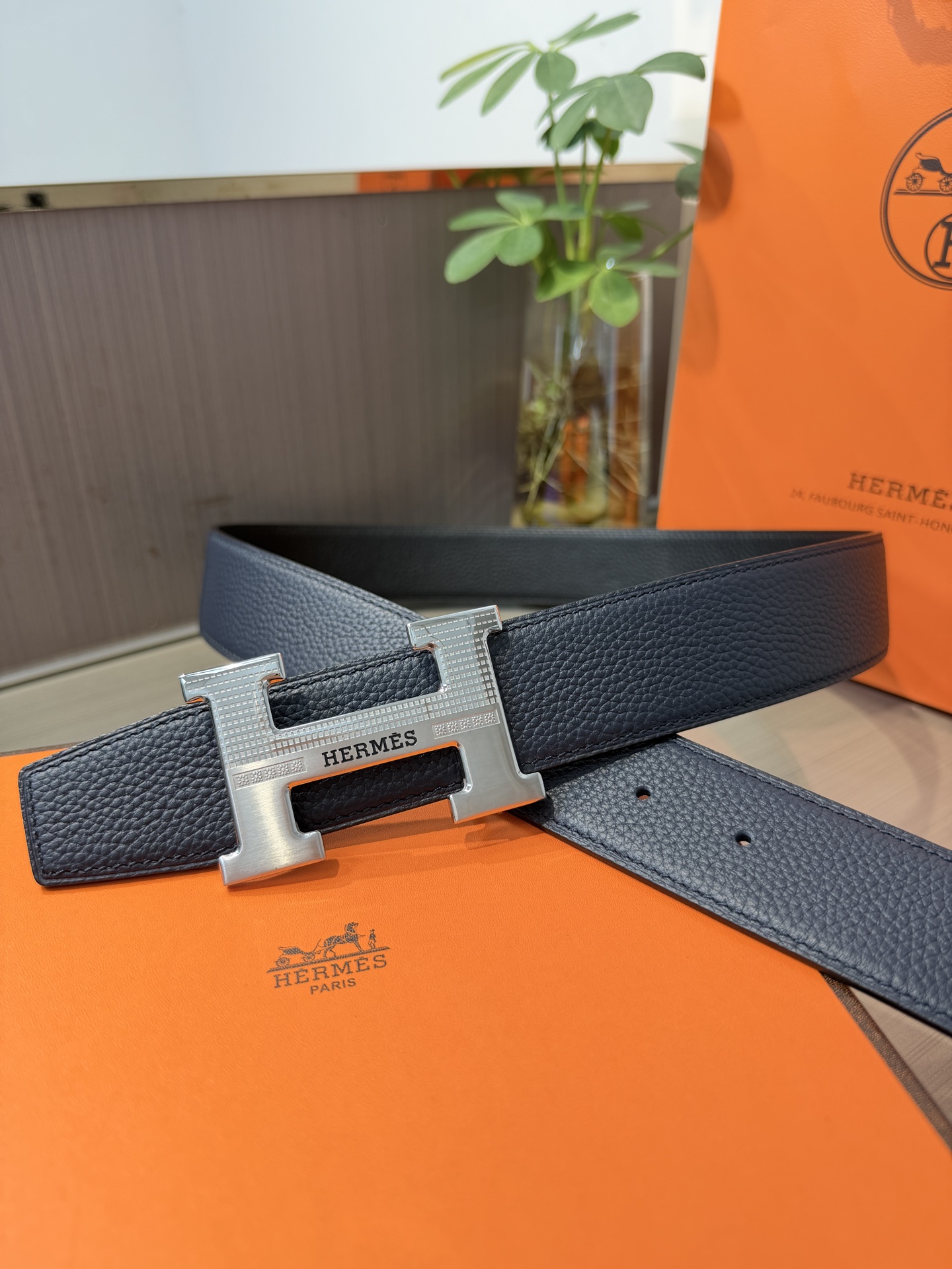 Hermes爱马仕 男士双面皮腰带38mm，双面头层牛皮，双面可用，搭配精品钢扣五金，做工精致，实物拍摄