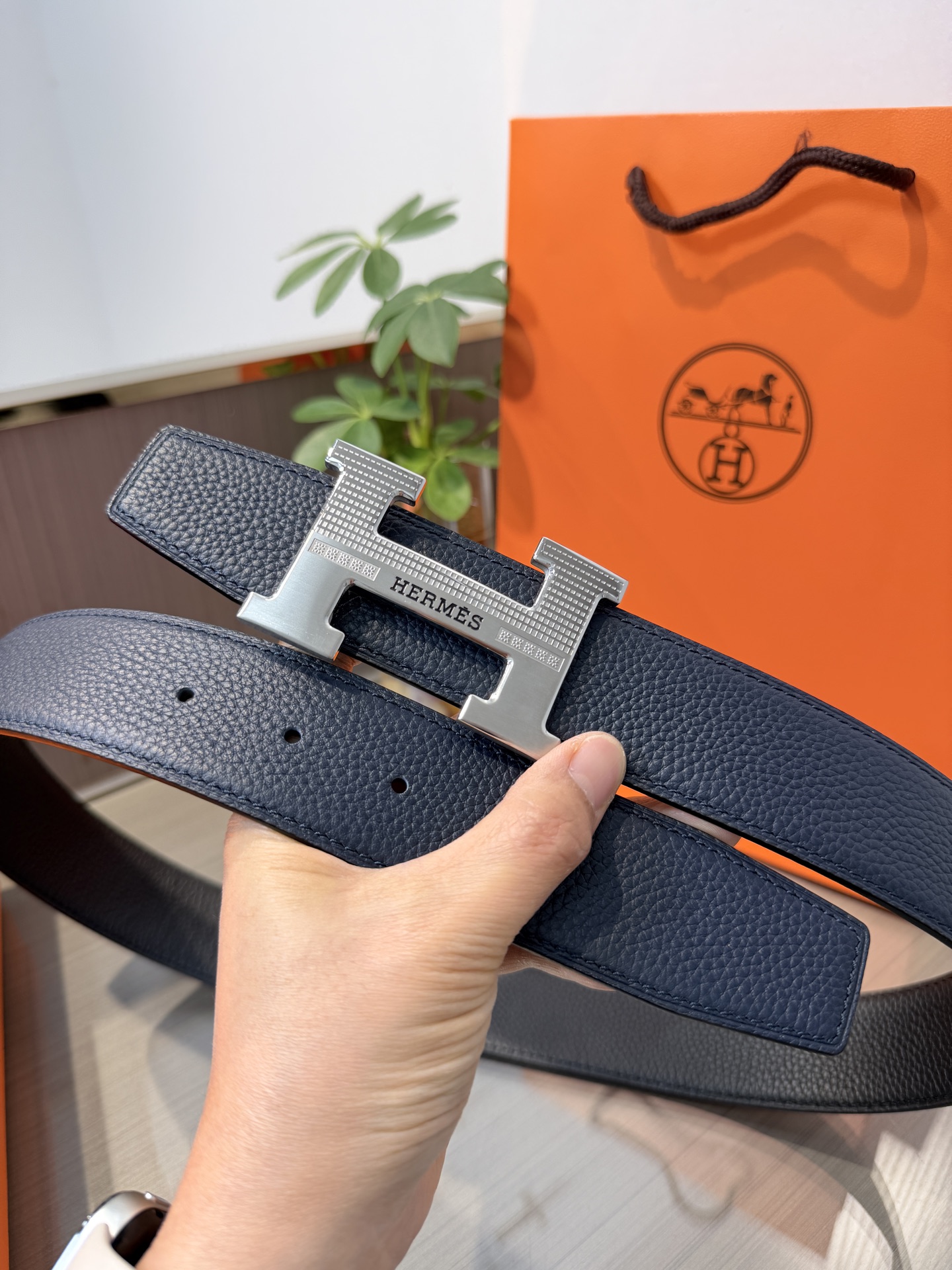 Hermes爱马仕 男士双面皮腰带38mm，双面头层牛皮，双面可用，搭配精品钢扣五金，做工精致，实物拍摄