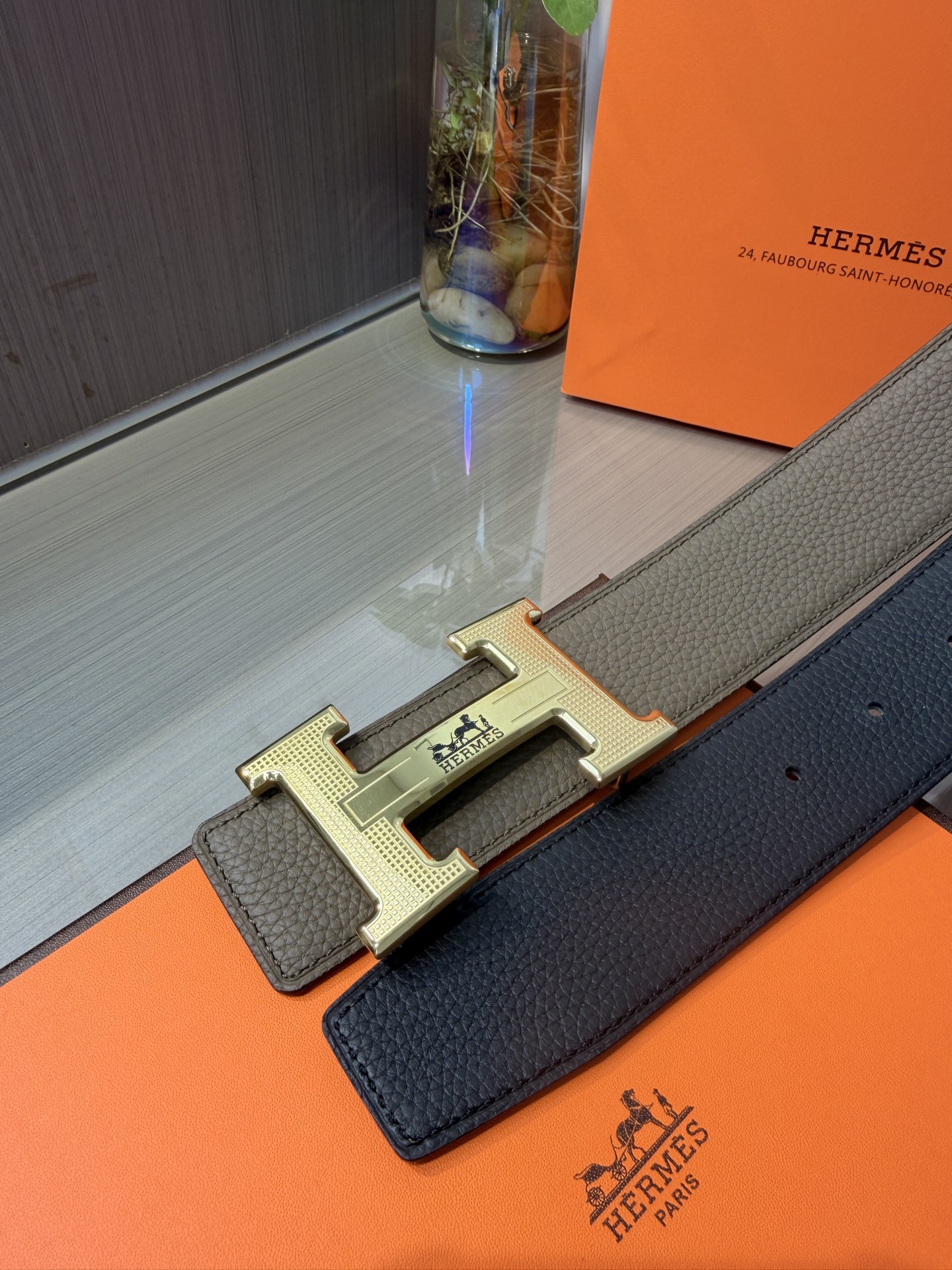 Hermes爱马仕 男士双面皮腰带38mm，双面头层牛皮，双面可用，搭配精品钢扣五金，做工精致，实物拍摄