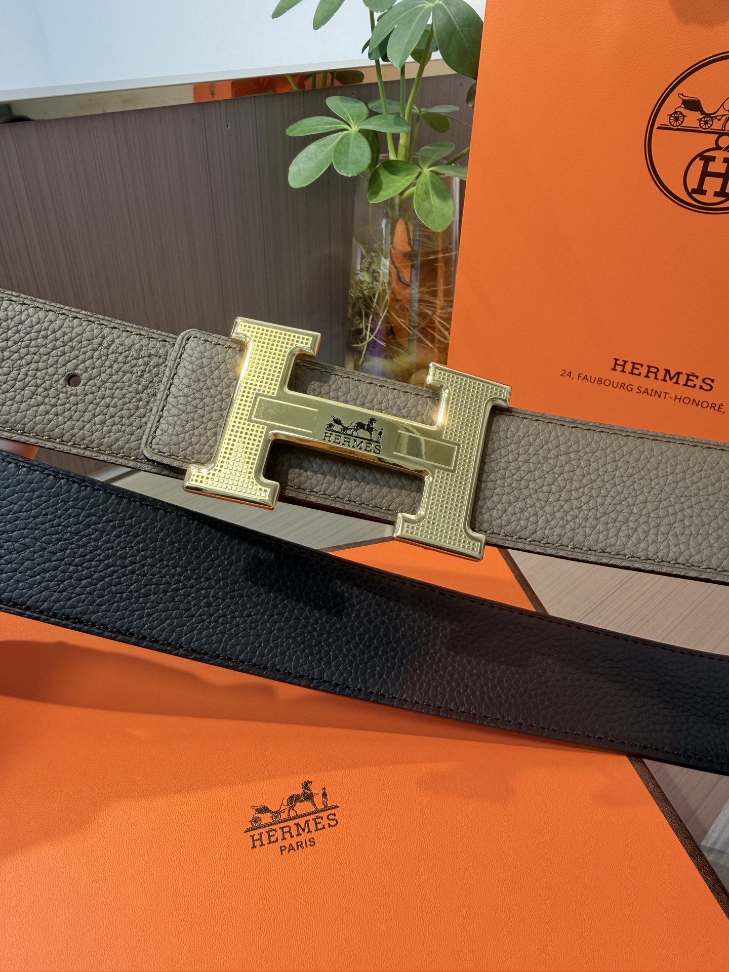 Hermes爱马仕 男士双面皮腰带38mm，双面头层牛皮，双面可用，搭配精品钢扣五金，做工精致，实物拍摄