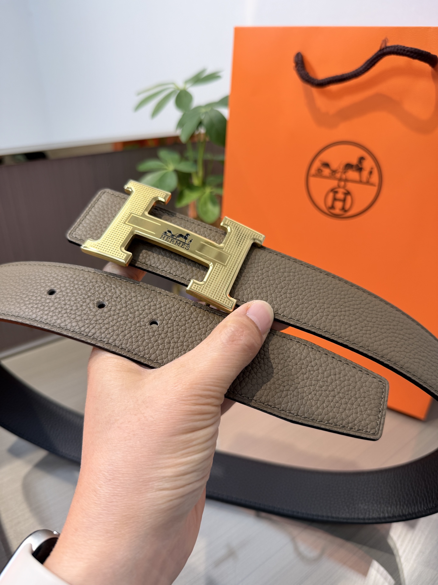 Hermes爱马仕 男士双面皮腰带38mm，双面头层牛皮，双面可用，搭配精品钢扣五金，做工精致，实物拍摄