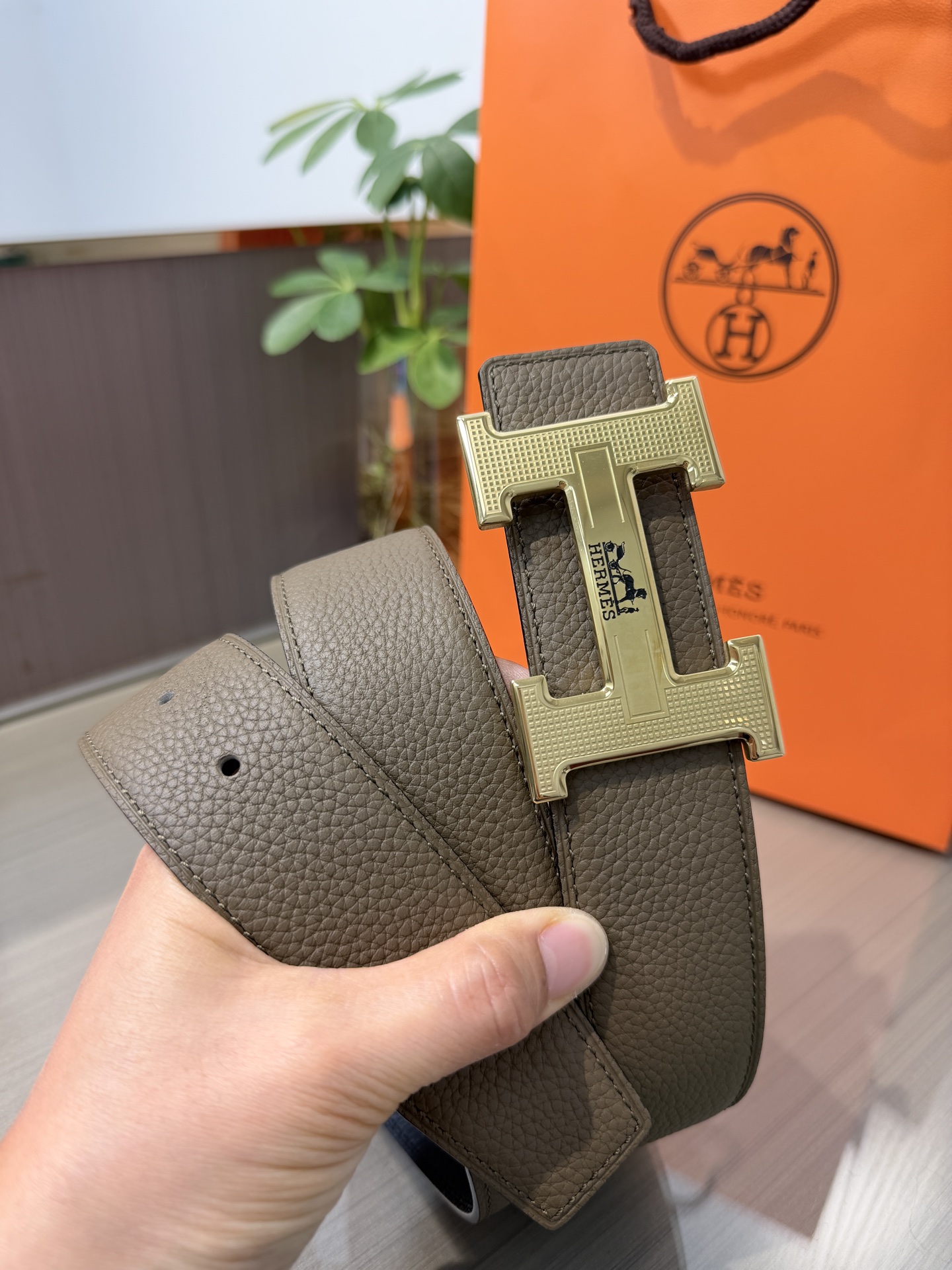 Hermes爱马仕 男士双面皮腰带38mm，双面头层牛皮，双面可用，搭配精品钢扣五金，做工精致，实物拍摄