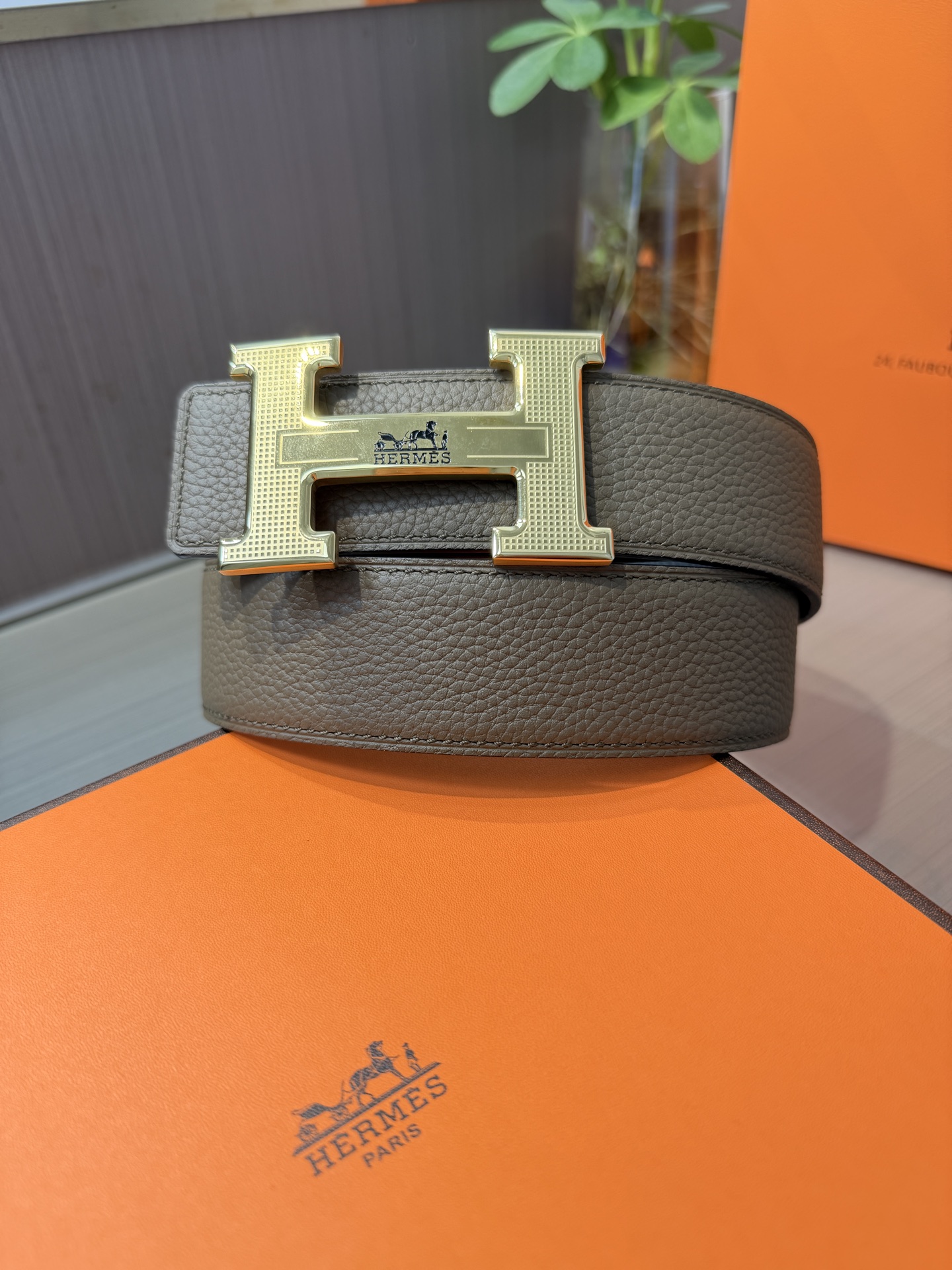 Hermes爱马仕 男士双面皮腰带38mm，双面头层牛皮，双面可用，搭配精品钢扣五金，做工精致，实物拍摄