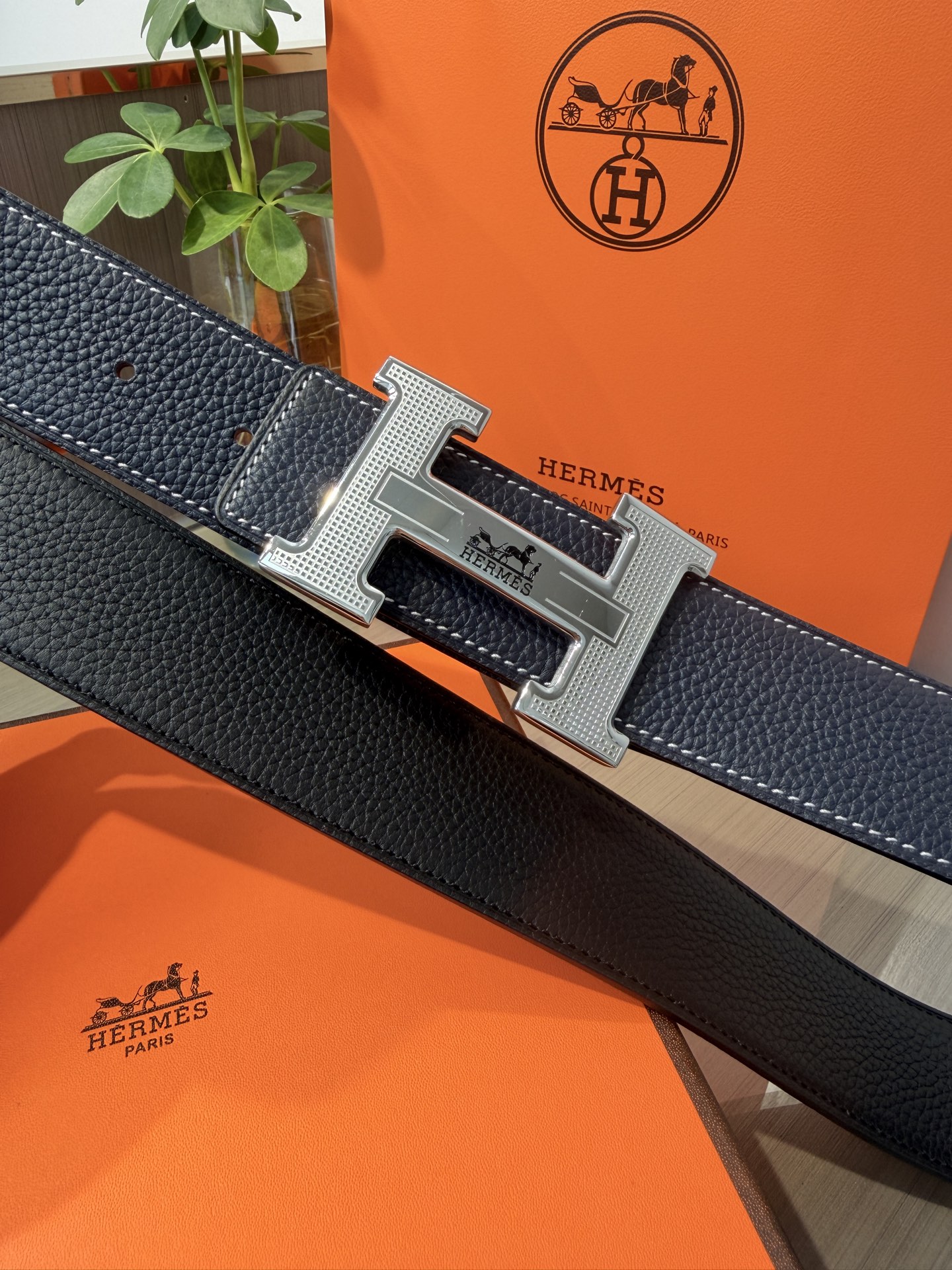 Hermes爱马仕 男士双面皮腰带38mm，双面头层牛皮，双面可用，搭配精品钢扣五金，做工精致，实物拍摄