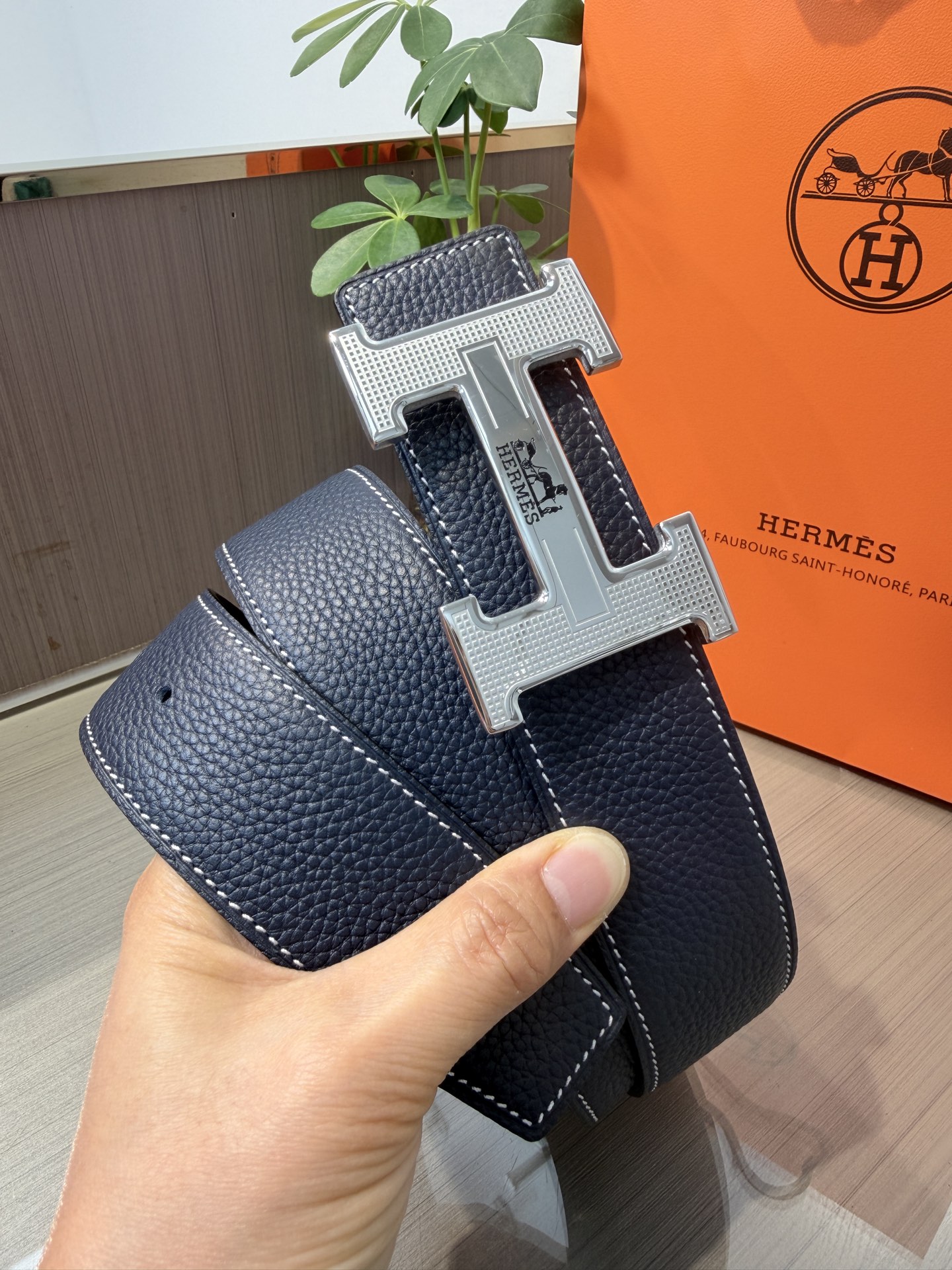 Hermes爱马仕 男士双面皮腰带38mm，双面头层牛皮，双面可用，搭配精品钢扣五金，做工精致，实物拍摄