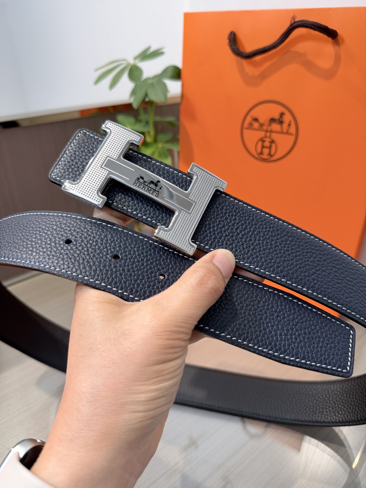 Hermes爱马仕 男士双面皮腰带38mm，双面头层牛皮，双面可用，搭配精品钢扣五金，做工精致，实物拍摄