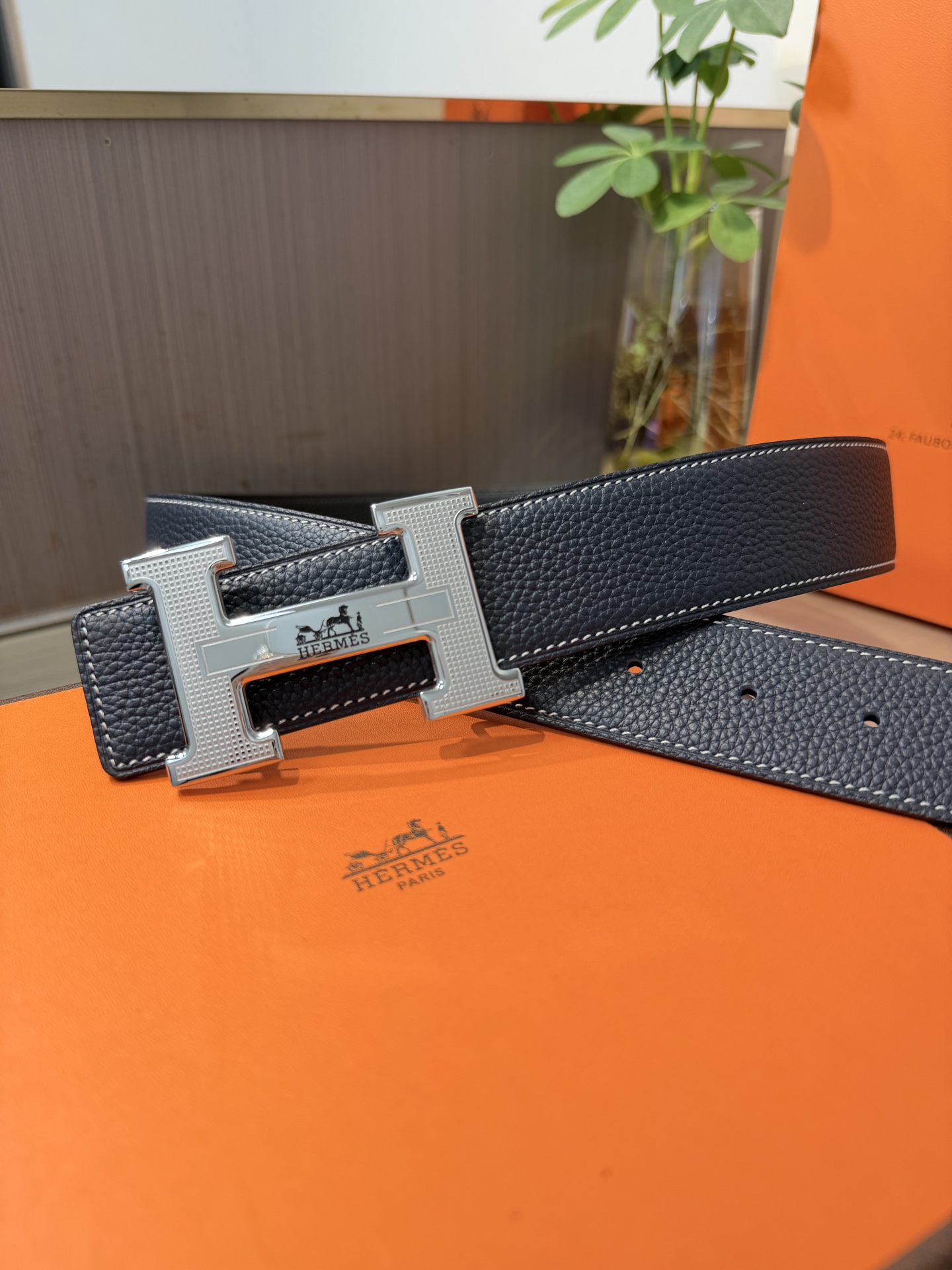 Hermes爱马仕 男士双面皮腰带38mm，双面头层牛皮，双面可用，搭配精品钢扣五金，做工精致，实物拍摄