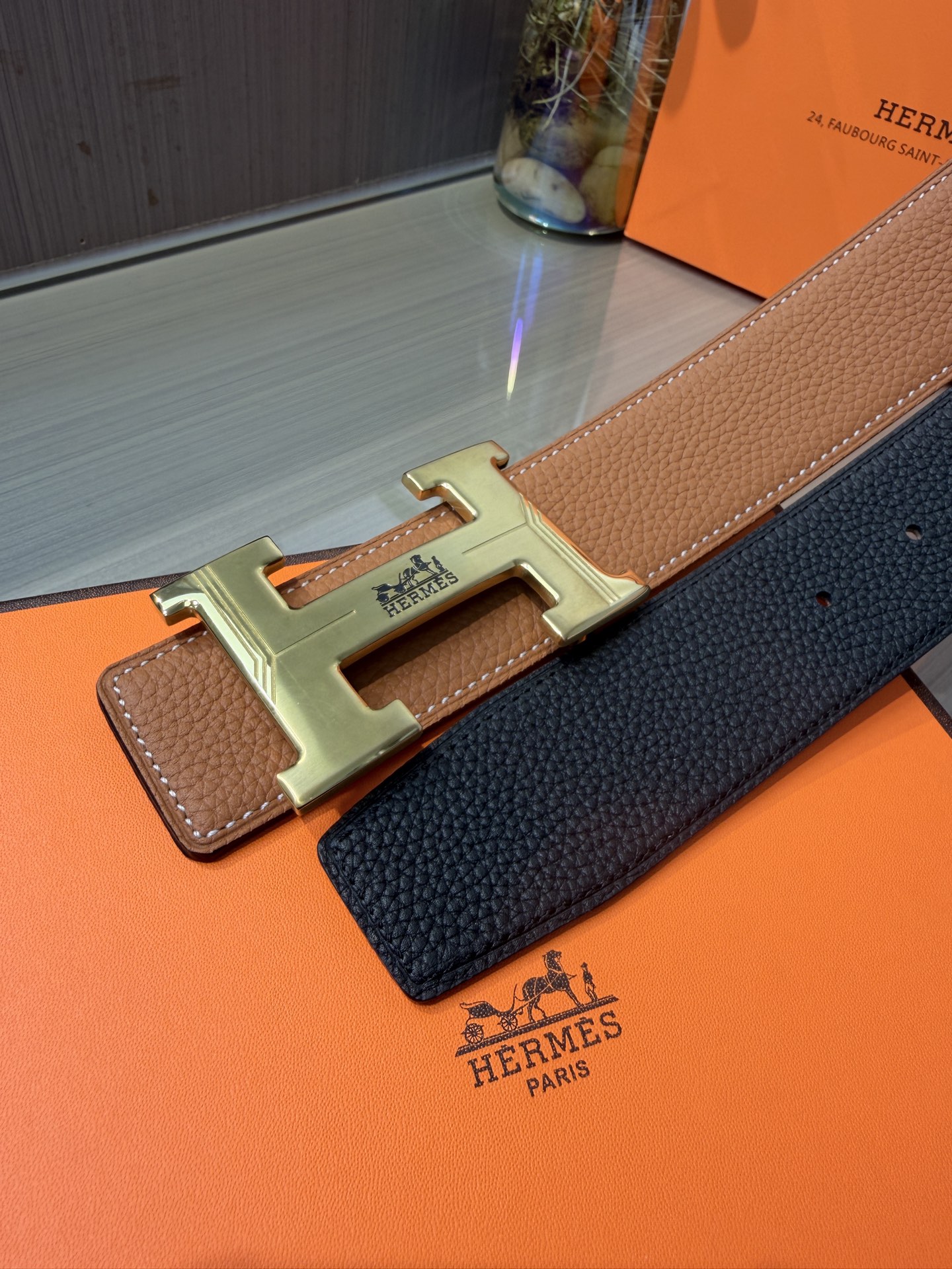 Hermes爱马仕 男士双面皮腰带38mm，双面头层牛皮，双面可用，搭配精品钢扣五金，做工精致，实物拍摄