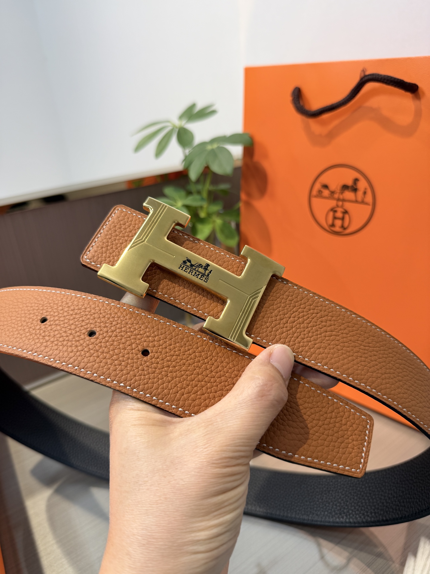 Hermes爱马仕 男士双面皮腰带38mm，双面头层牛皮，双面可用，搭配精品钢扣五金，做工精致，实物拍摄