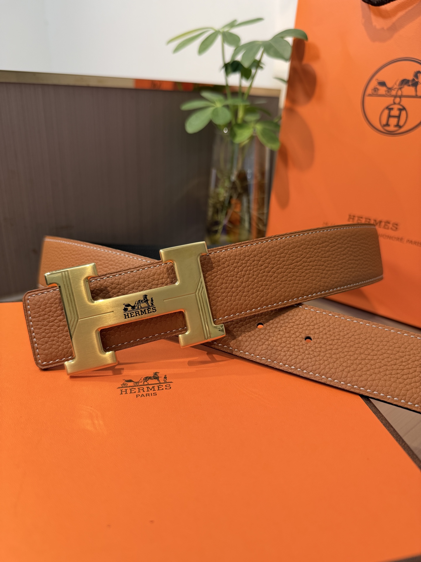 Hermes爱马仕 男士双面皮腰带38mm，双面头层牛皮，双面可用，搭配精品钢扣五金，做工精致，实物拍摄