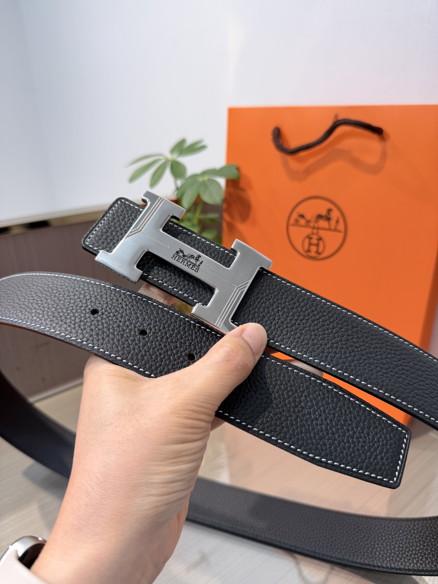 Hermes爱马仕 男士双面皮腰带38mm，双面头层牛皮，双面可用，搭配精品钢扣五金，做工精致，实物拍摄