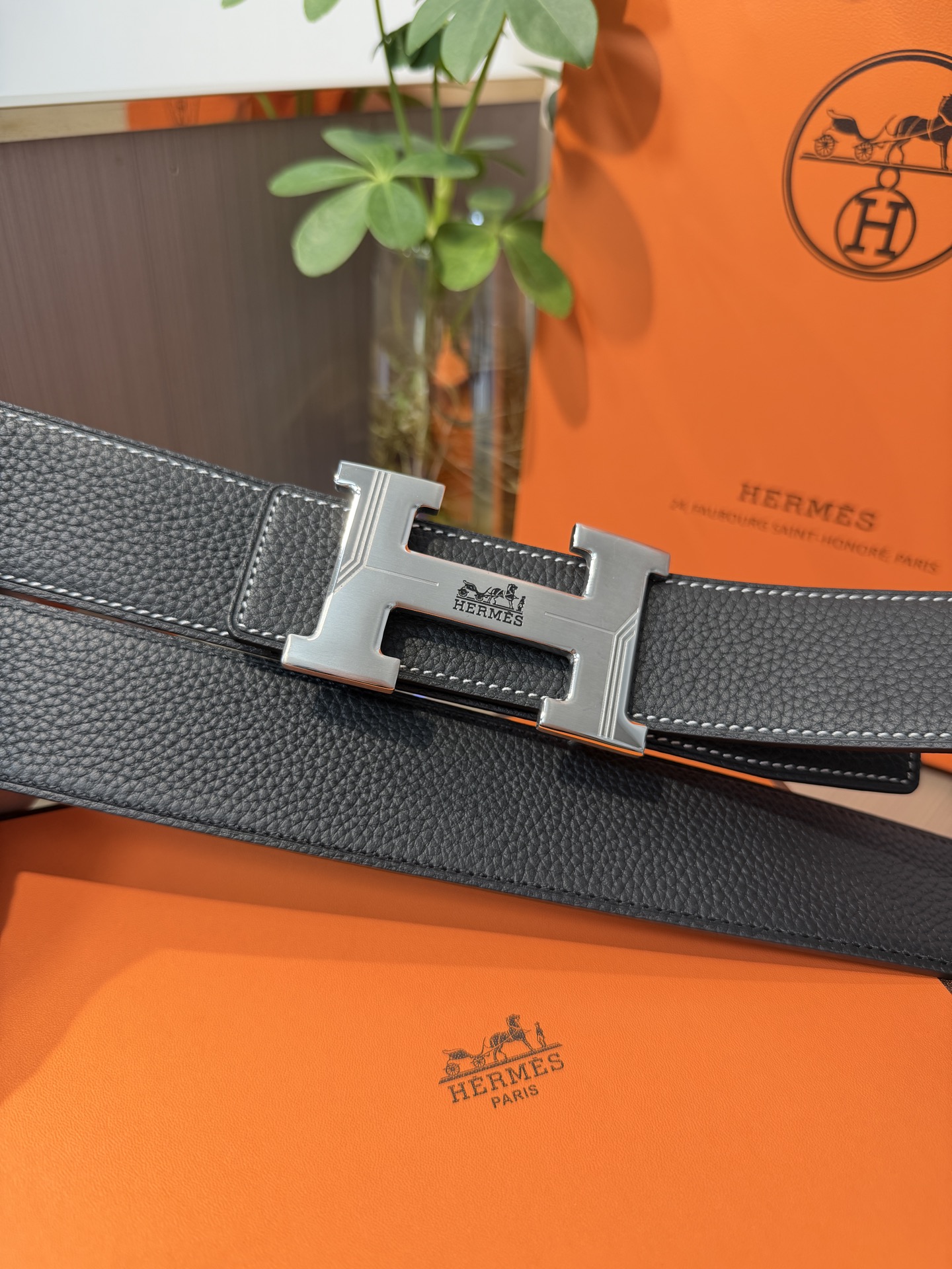 Hermes爱马仕 男士双面皮腰带38mm，双面头层牛皮，双面可用，搭配精品钢扣五金，做工精致，实物拍摄