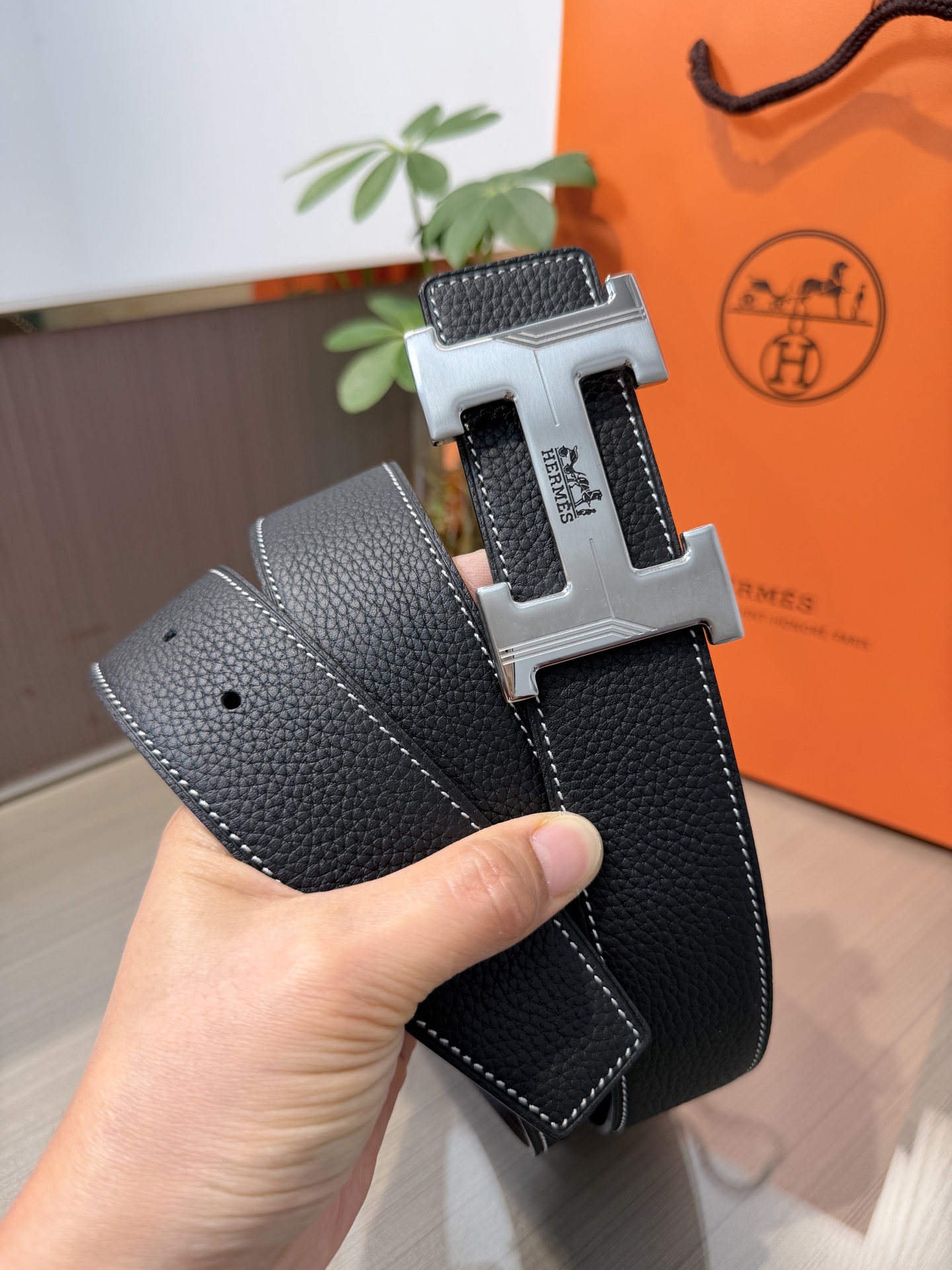 Hermes爱马仕 男士双面皮腰带38mm，双面头层牛皮，双面可用，搭配精品钢扣五金，做工精致，实物拍摄