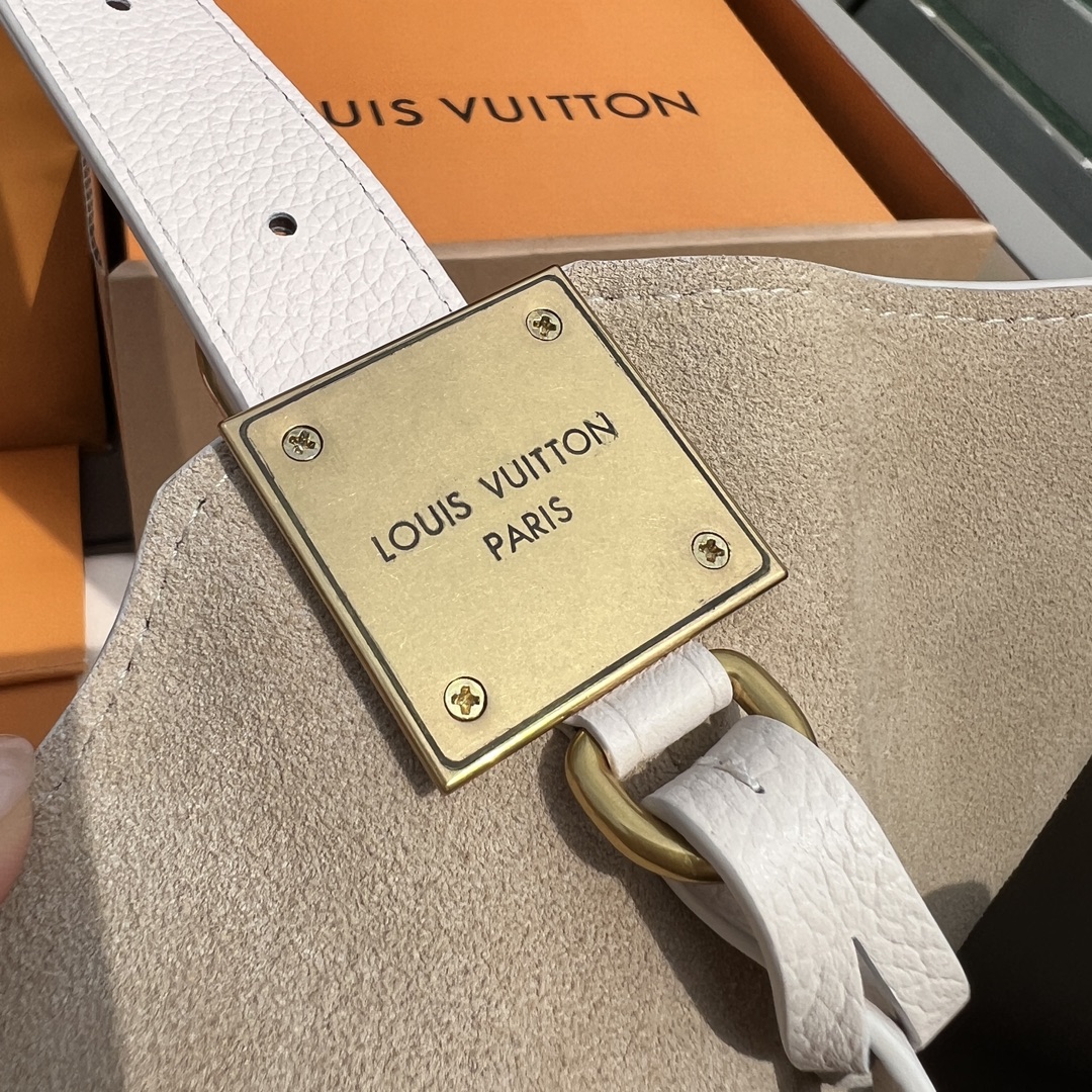 🌼 m25022尺寸:35×31×18cmLV海外渠道资源特供新款Hobo❗️ 新款上线LOW KEY 