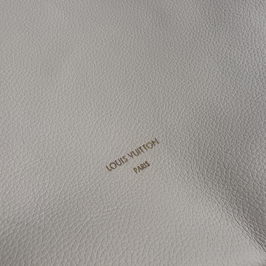 🌼 m25022尺寸:35×31×18cmLV海外渠道资源特供新款Hobo❗️ 新款上线LOW KEY 