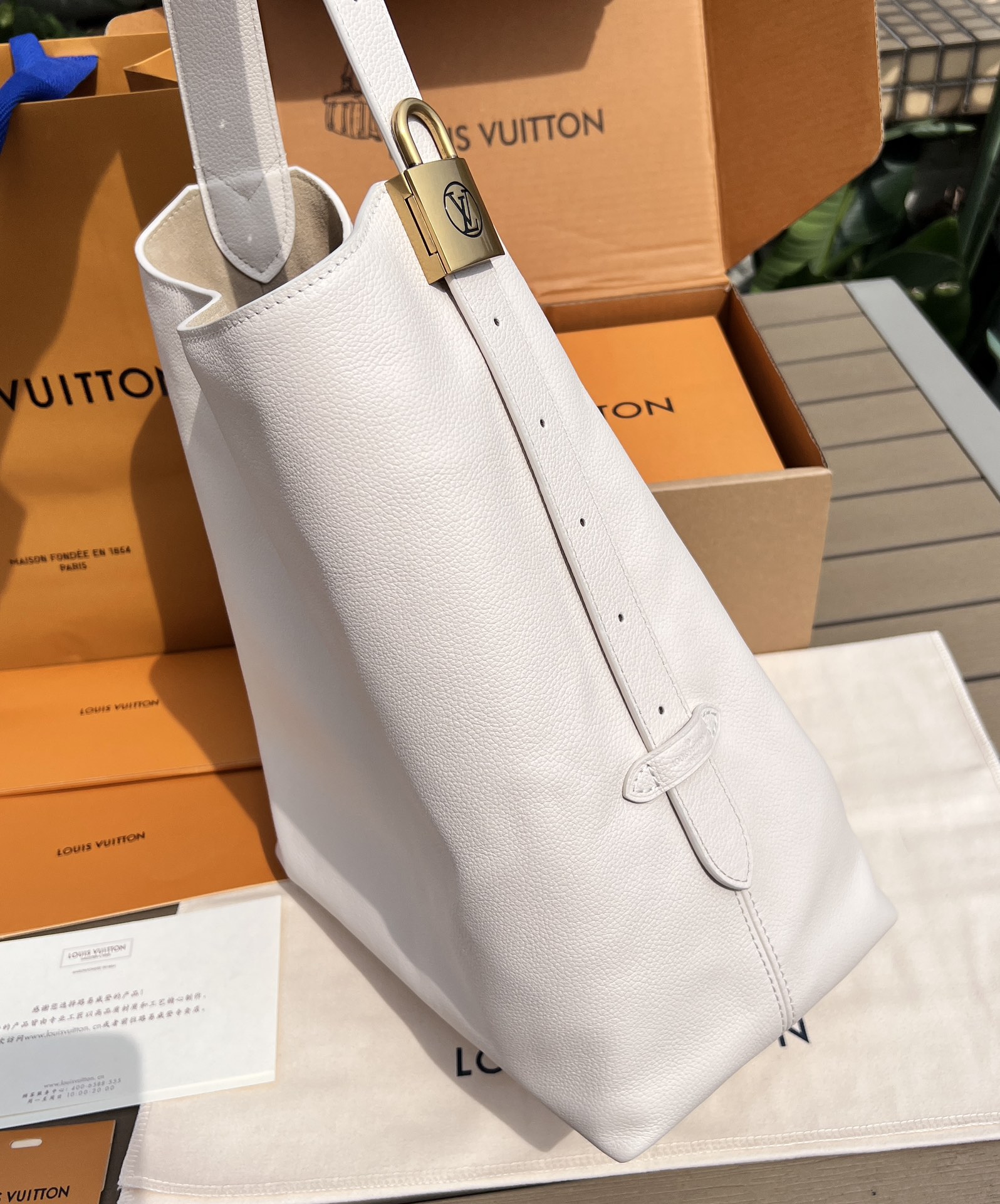 🌼 m25022尺寸:35×31×18cmLV海外渠道资源特供新款Hobo❗️ 新款上线LOW KEY 