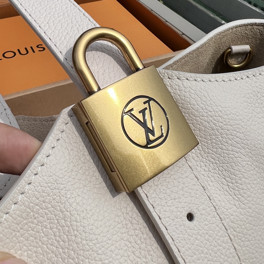 🌼 m25022尺寸:35×31×18cmLV海外渠道资源特供新款Hobo❗️ 新款上线LOW KEY 