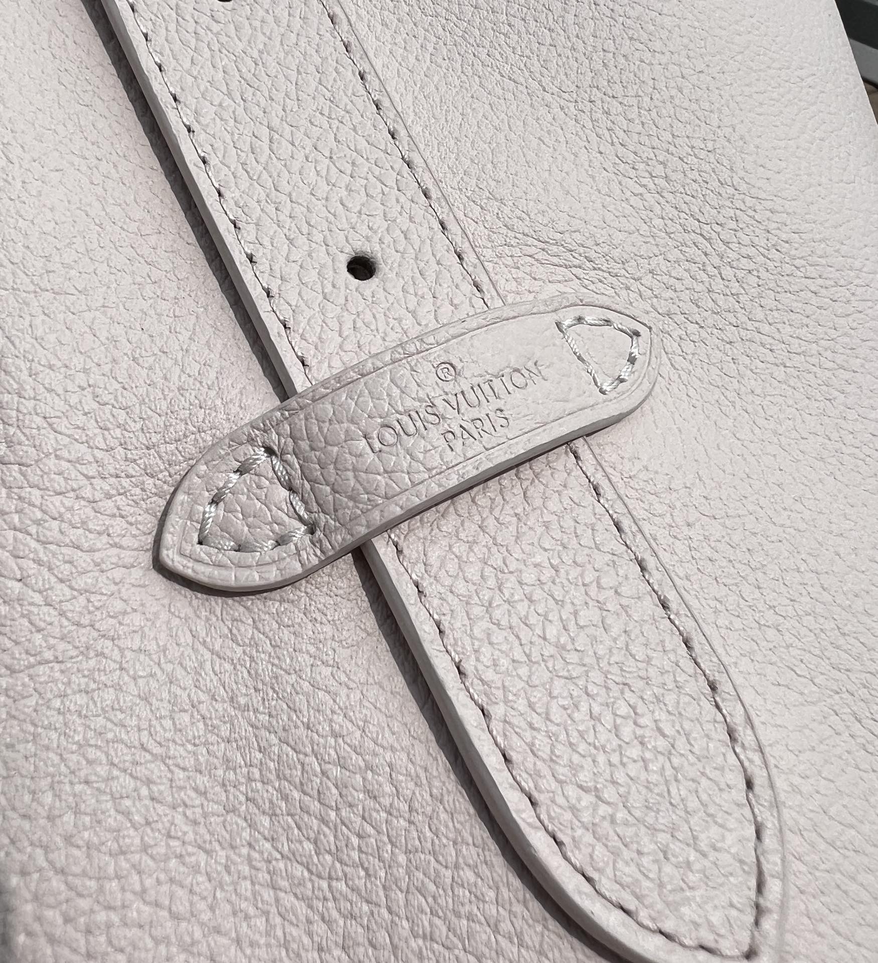 🌼 m25022尺寸:35×31×18cmLV海外渠道资源特供新款Hobo❗️ 新款上线LOW KEY 