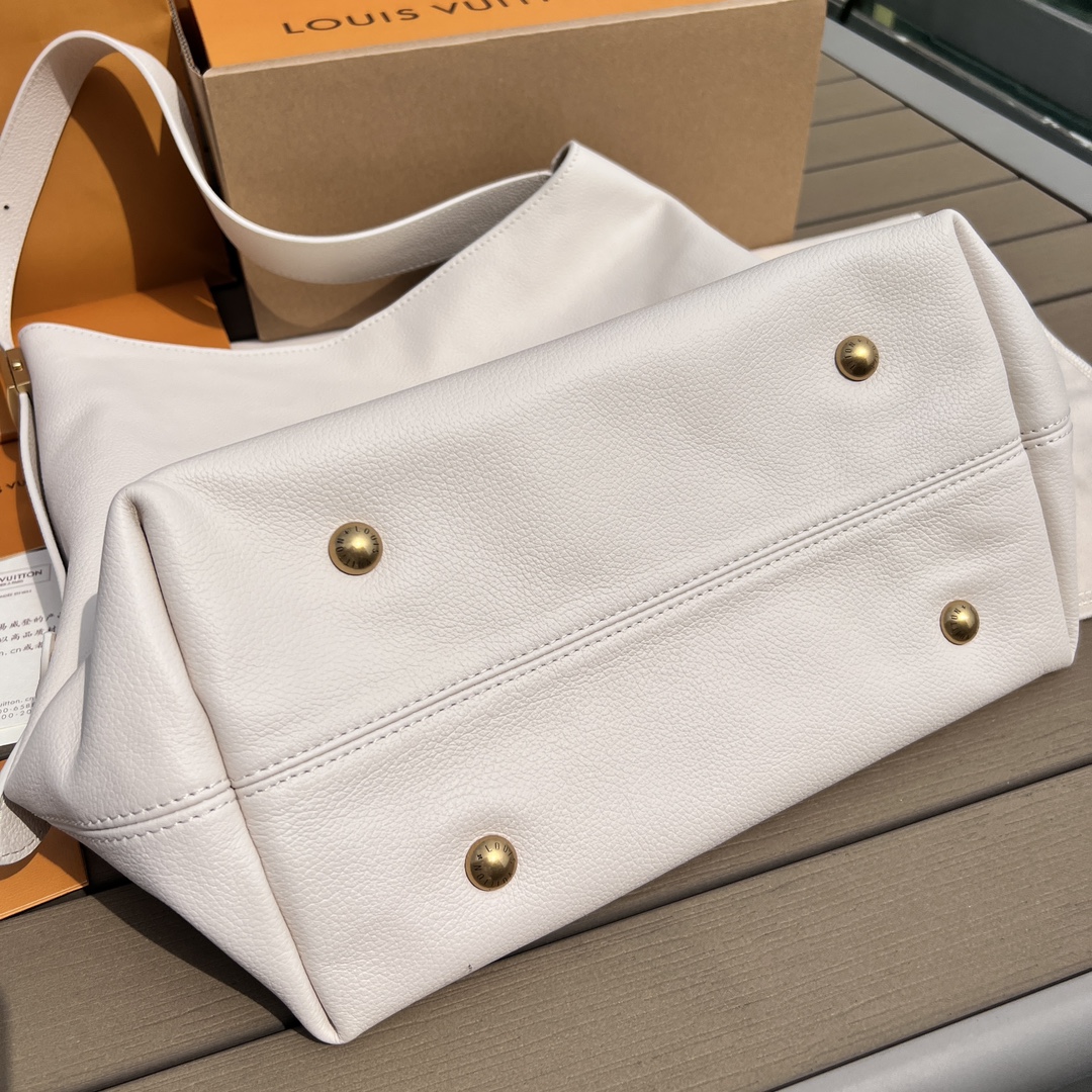 🌼 m25022尺寸:35×31×18cmLV海外渠道资源特供新款Hobo❗️ 新款上线LOW KEY 