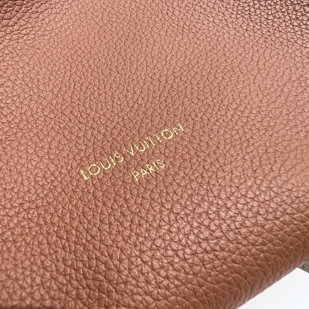 🌼 m24974尺寸:35×31×18cmLV海外渠道资源特供新款Hobo❗️ 新款上线LOW KEY 