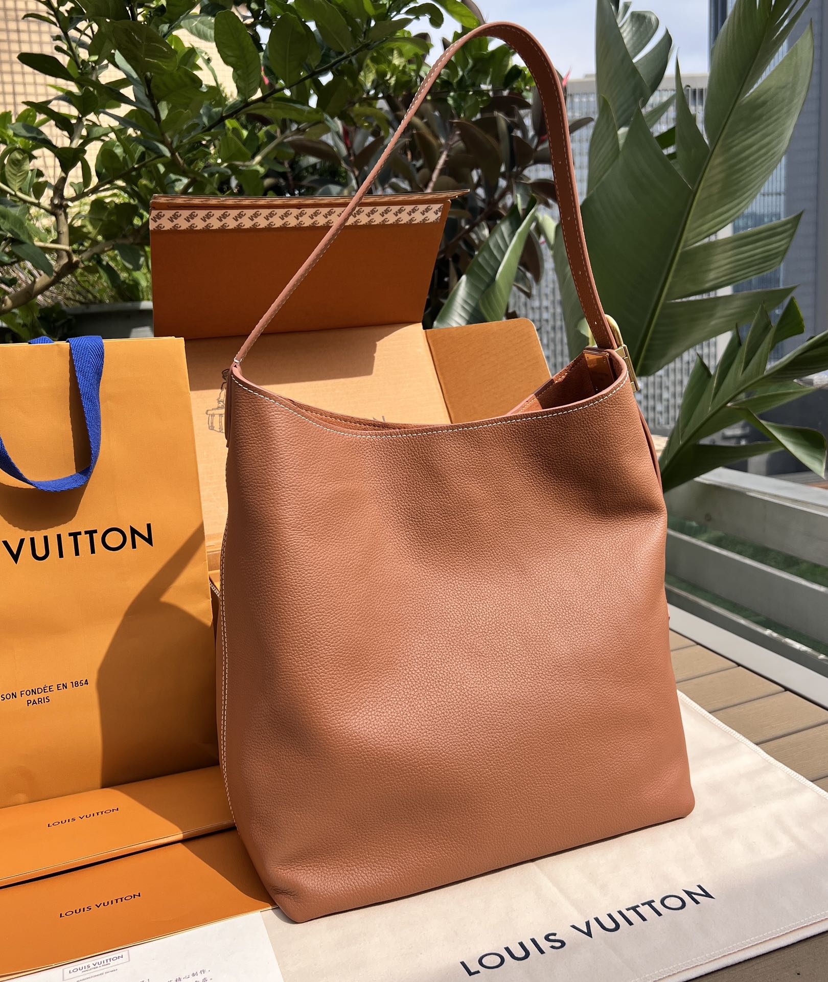 🌼 m24974尺寸:35×31×18cmLV海外渠道资源特供新款Hobo❗️ 新款上线LOW KEY 