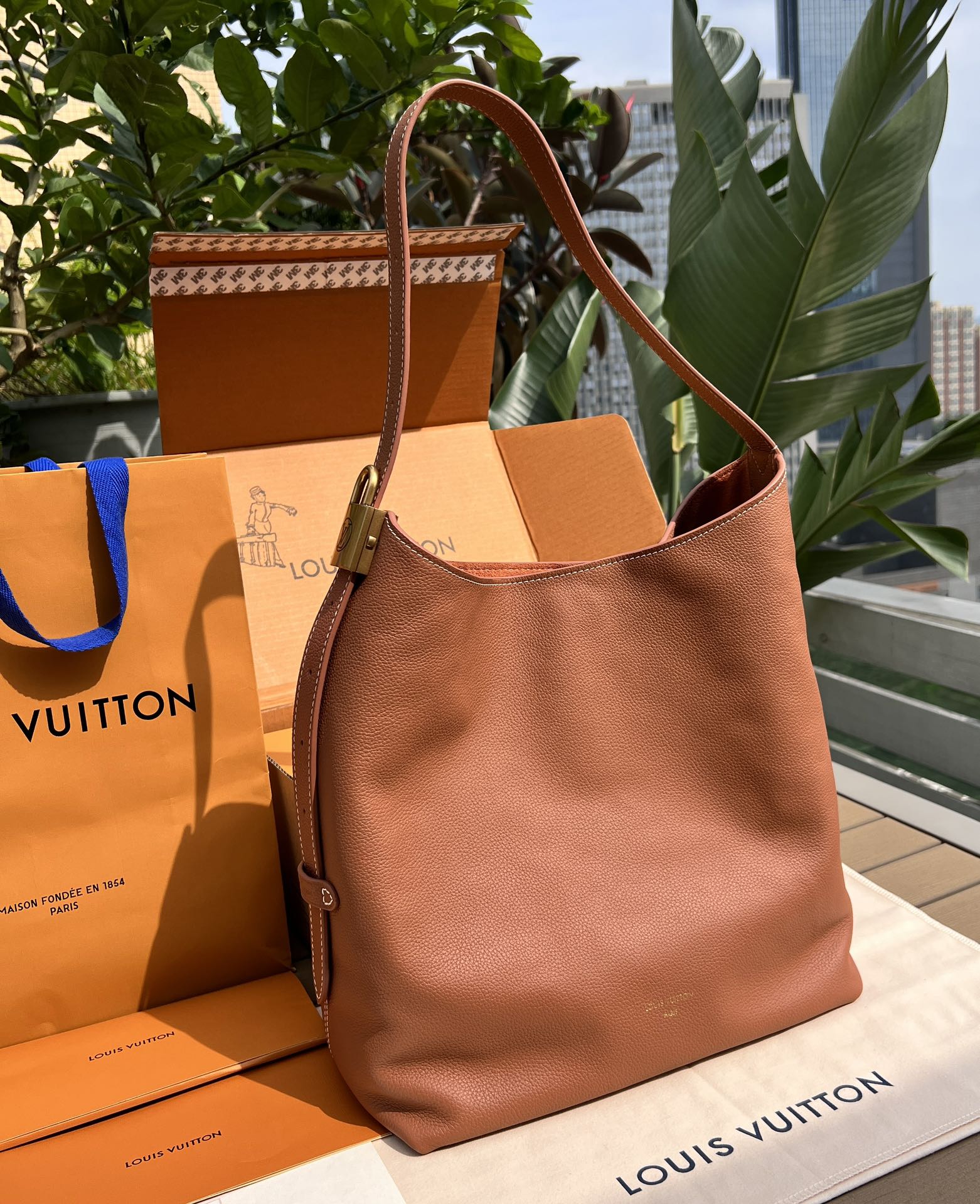 🌼 m24974尺寸:35×31×18cmLV海外渠道资源特供新款Hobo❗️ 新款上线LOW KEY 