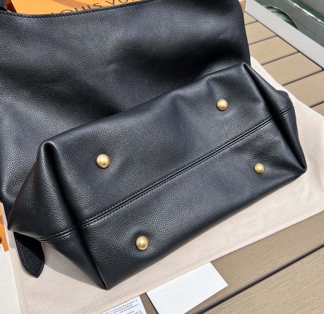 非市场普通货 进口皮料半钢五金 m24856尺寸:35×31×18cmLV海外渠道资源特供新款Hobo❗