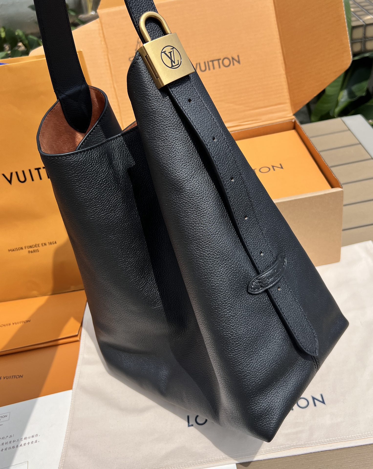 非市场普通货 进口皮料半钢五金 m24856尺寸:35×31×18cmLV海外渠道资源特供新款Hobo❗