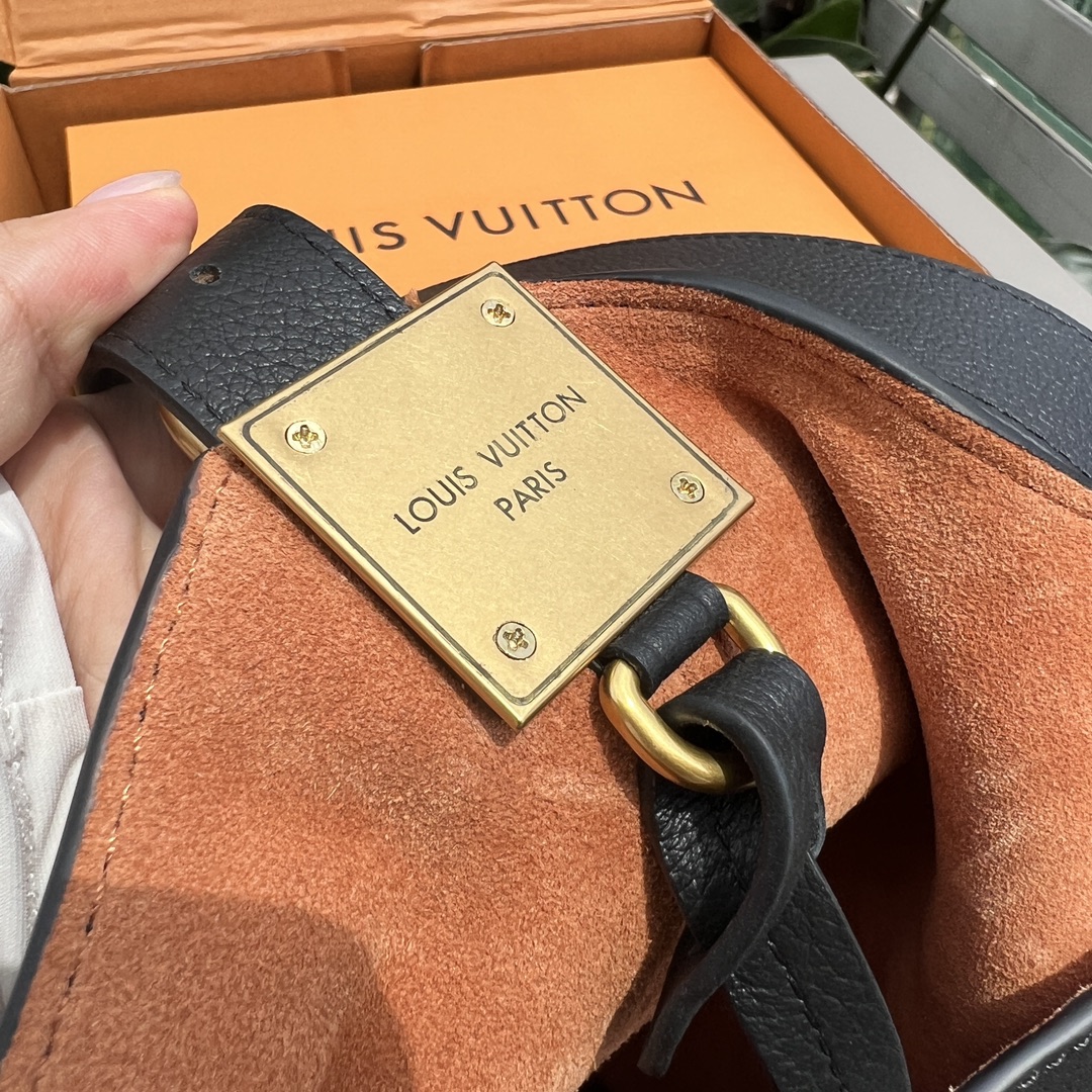 非市场普通货 进口皮料半钢五金 m24856尺寸:35×31×18cmLV海外渠道资源特供新款Hobo❗