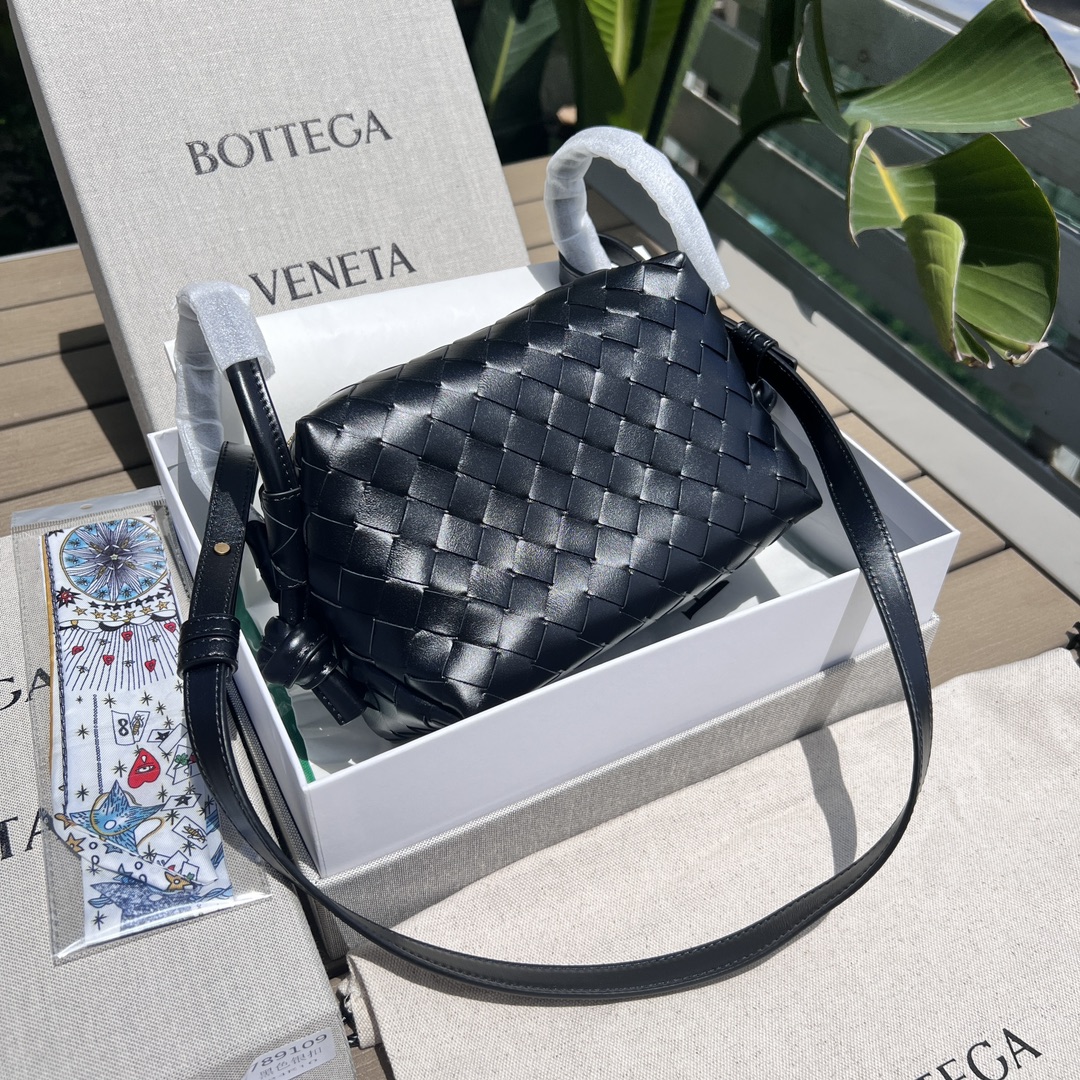 Bottega Veneta Size:19129cm 1050