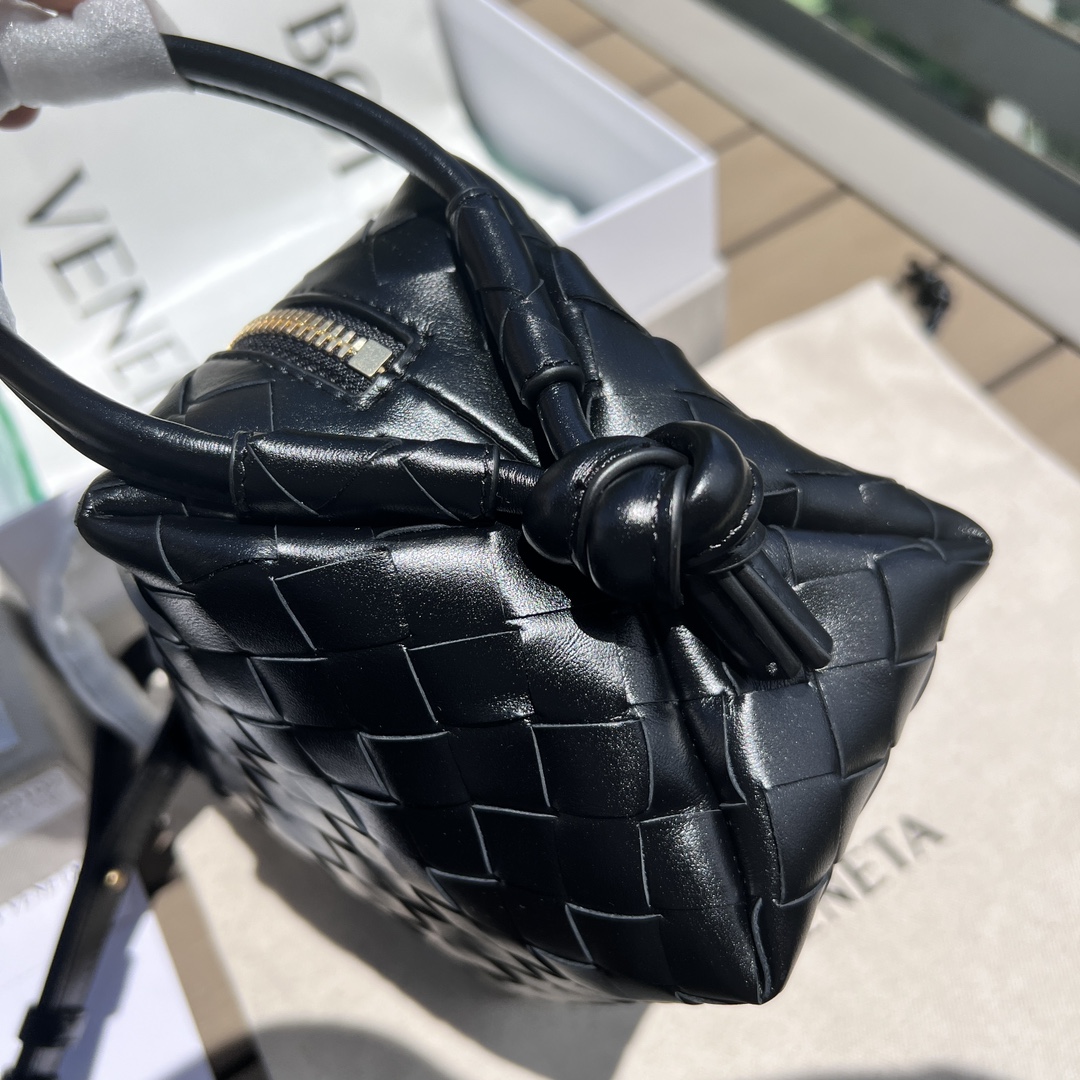 Bottega Veneta Size:19129cm 1050