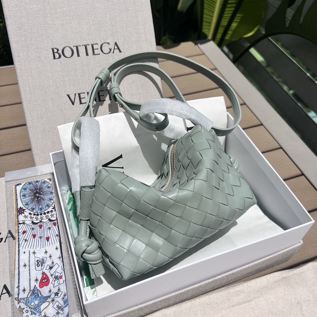 Bottega Veneta Size:19129cm 1050