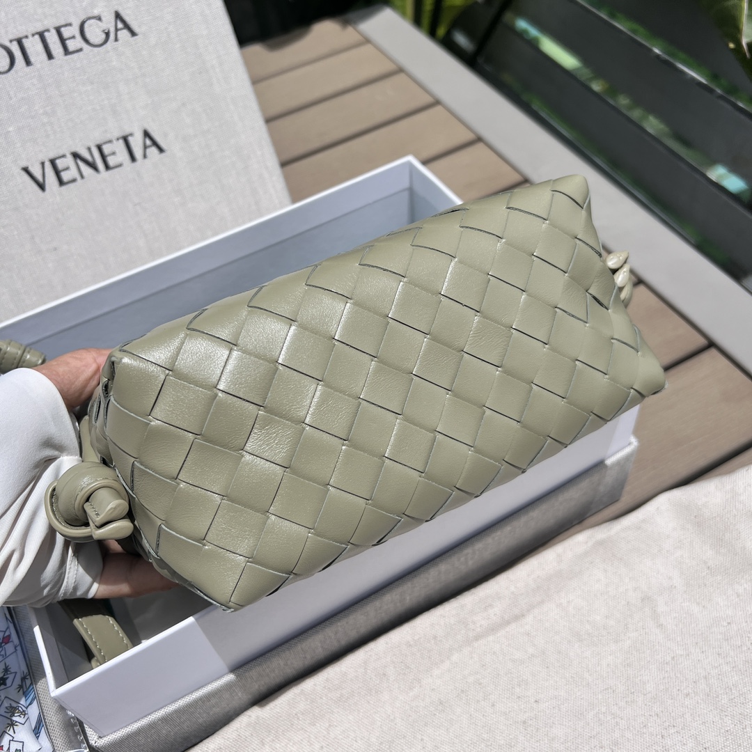 Bottega Veneta Size:19129cm 1050