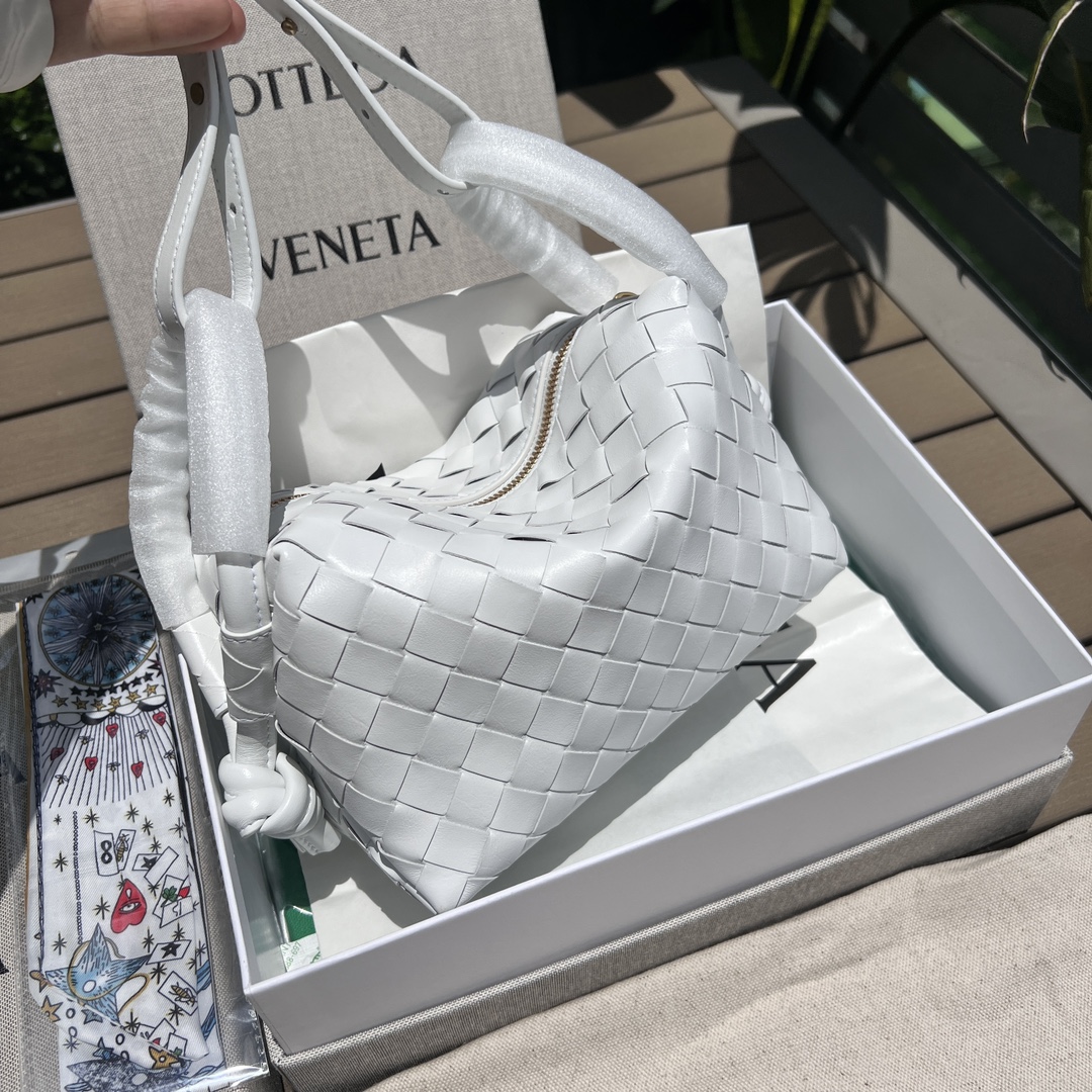 Bottega Veneta White Size:19129cm 1050