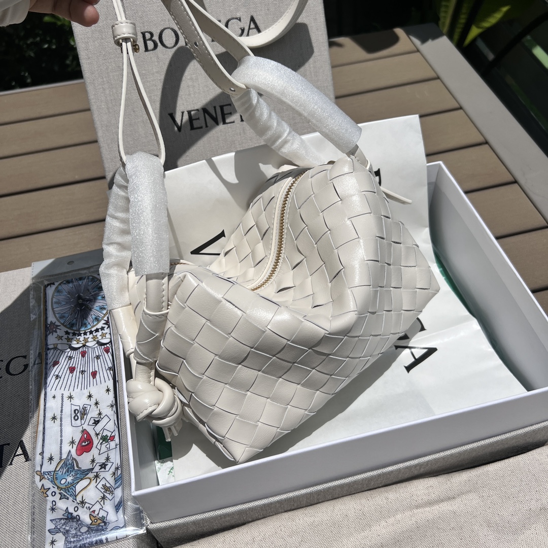 Bottega Veneta Size: 19129cm 1050 sea salt color