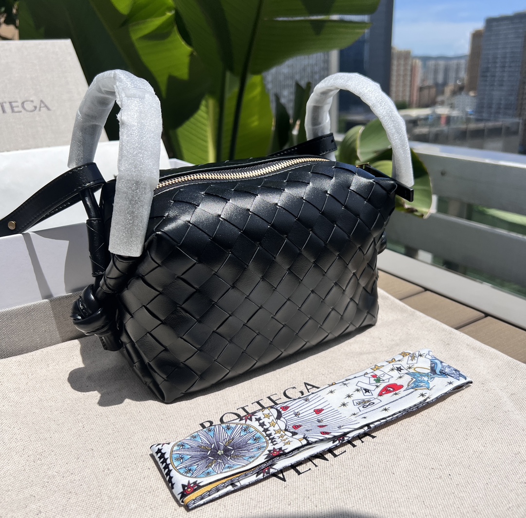 Bottega Veneta Each Loop Cross-Body crossbody bag comes with a random branded high-end silk scarf.