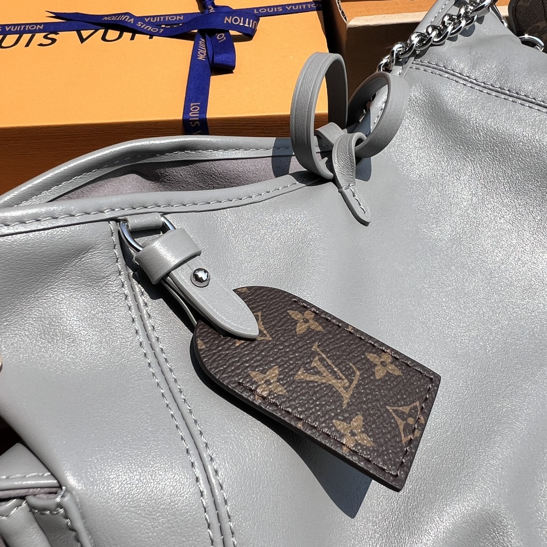 非市场普通货 进口皮料半钢五金 m12579尺寸:33.5×23×15cmLV海外渠道资源特供carry