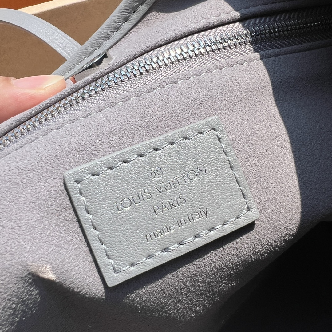 非市场普通货 进口皮料半钢五金 m12579尺寸:33.5×23×15cmLV海外渠道资源特供carry